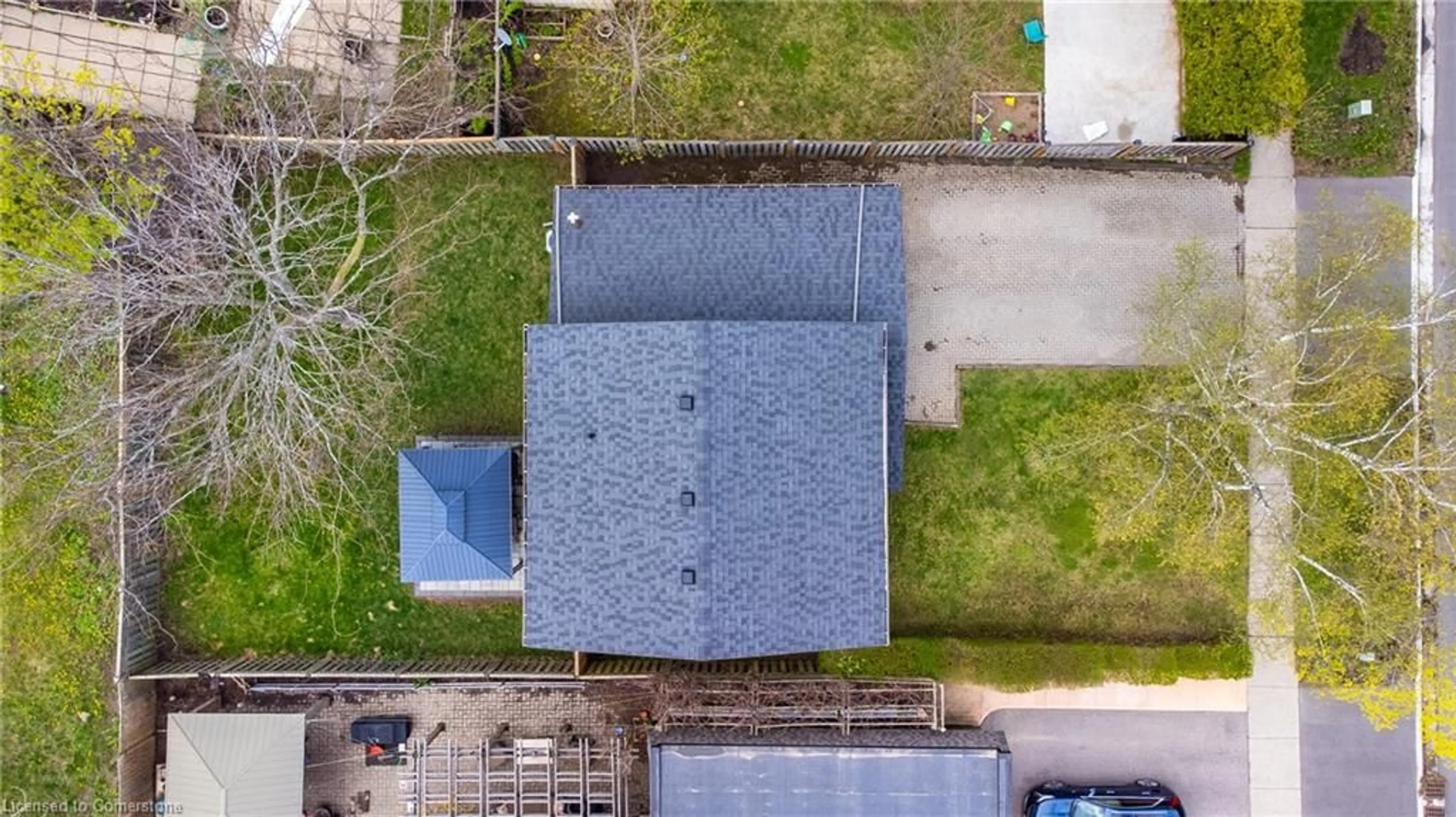 A pic from outside/outdoor area/front of a property/back of a property/a pic from drone, street for 116 Morrison Rd, Kitchener Ontario N2A 2T5