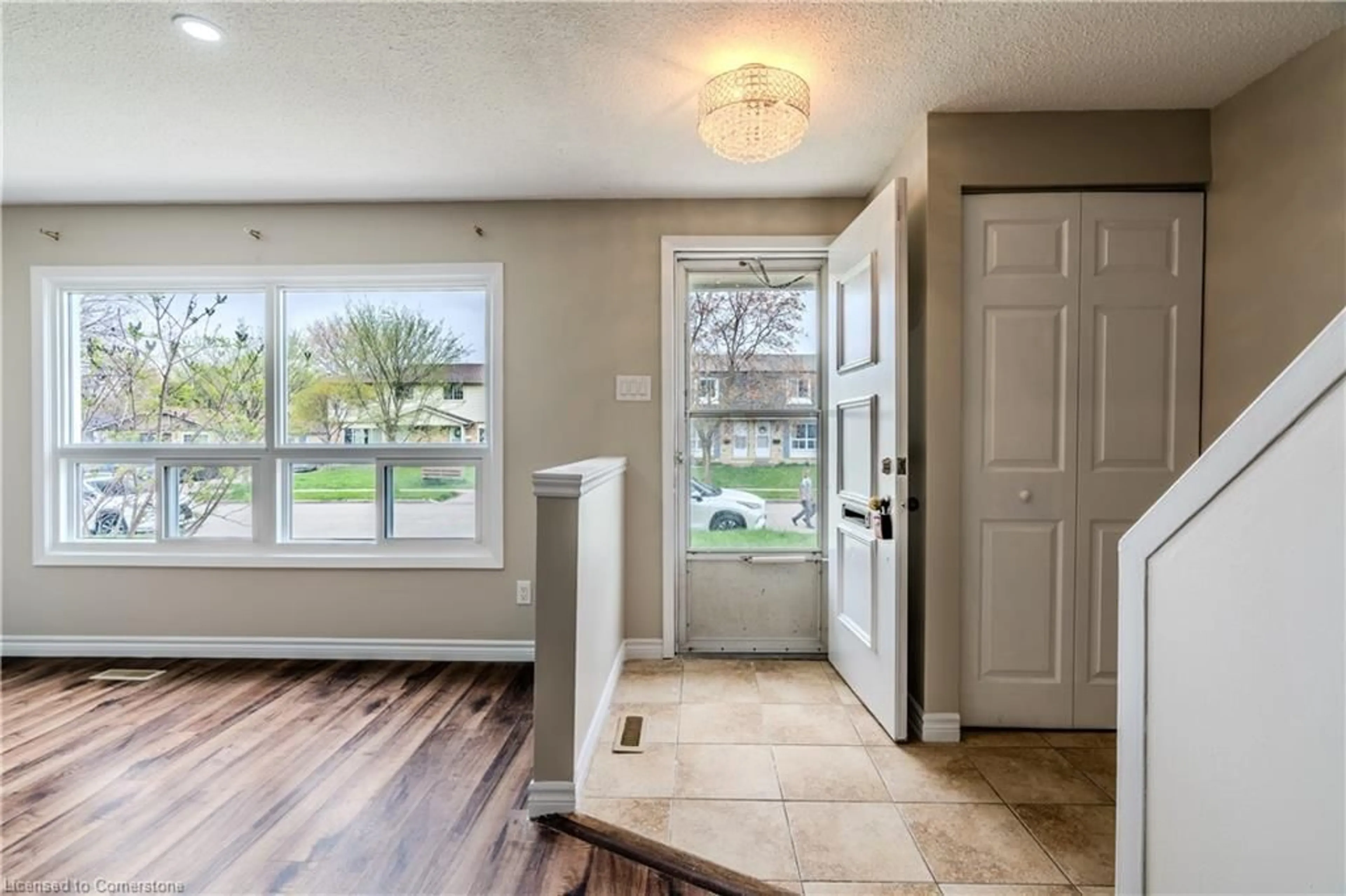 Indoor entryway for 29B Helene Cres, Waterloo Ontario N2L 5E6