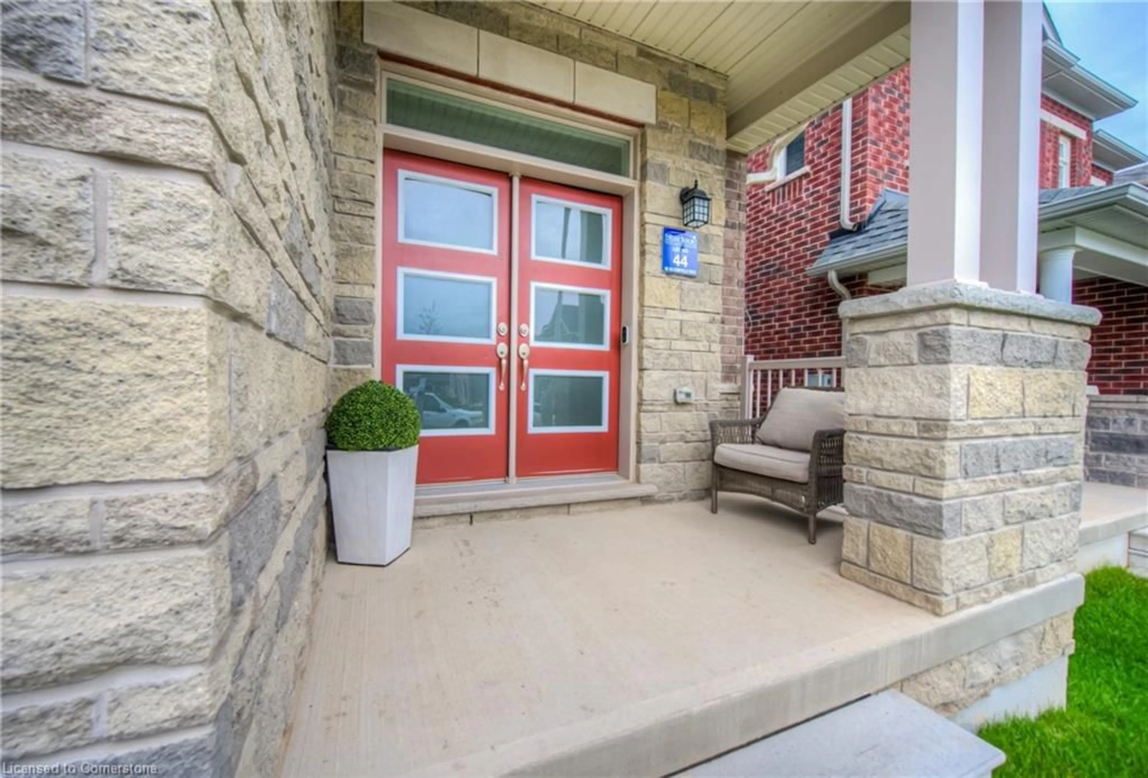 Indoor entryway for 88 Bloomfield Cres, Cambridge Ontario N1T 0G3