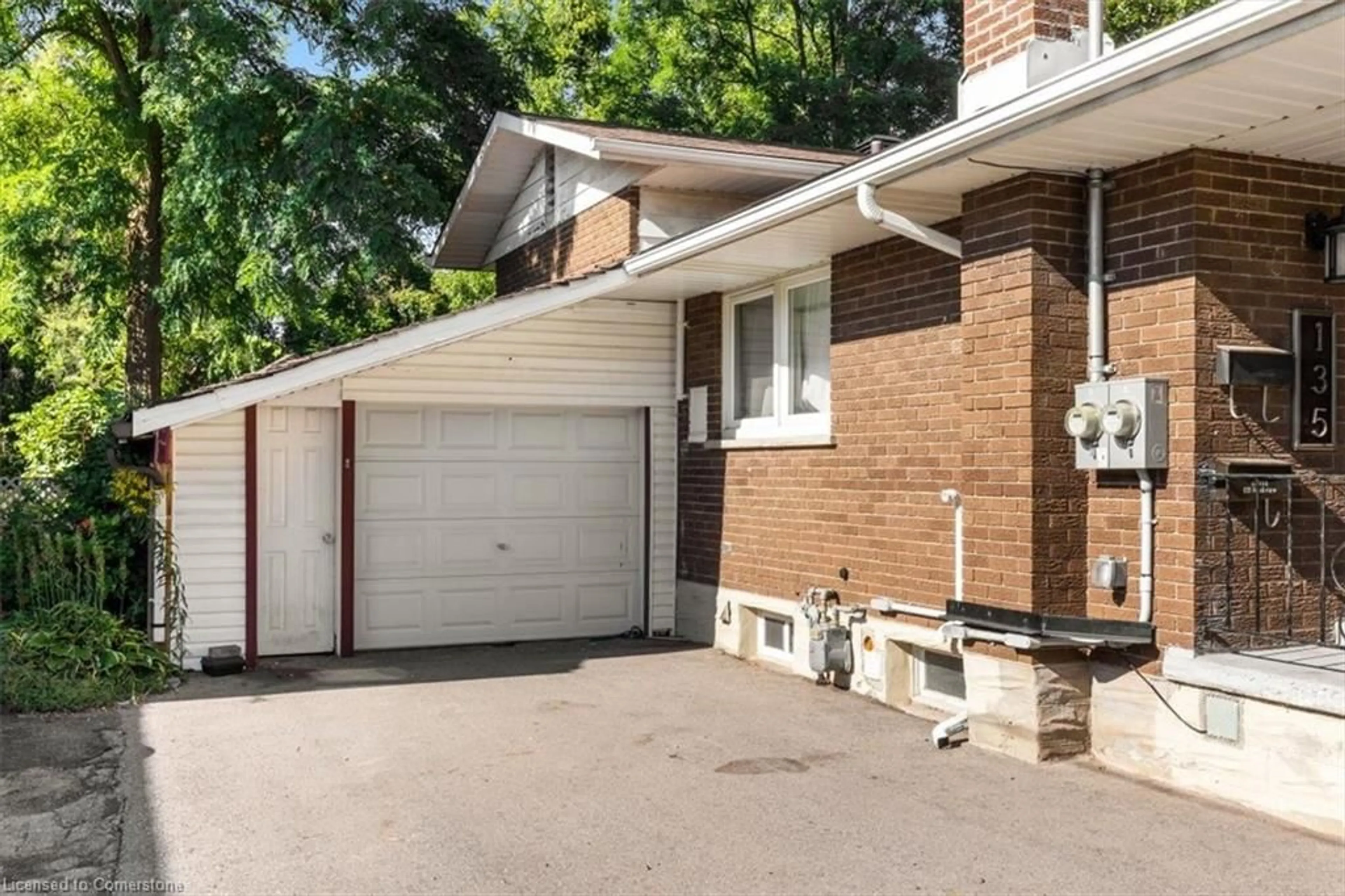 Home with brick exterior material, street for 135 Ruskview Rd, Kitchener Ontario N2M 4S1