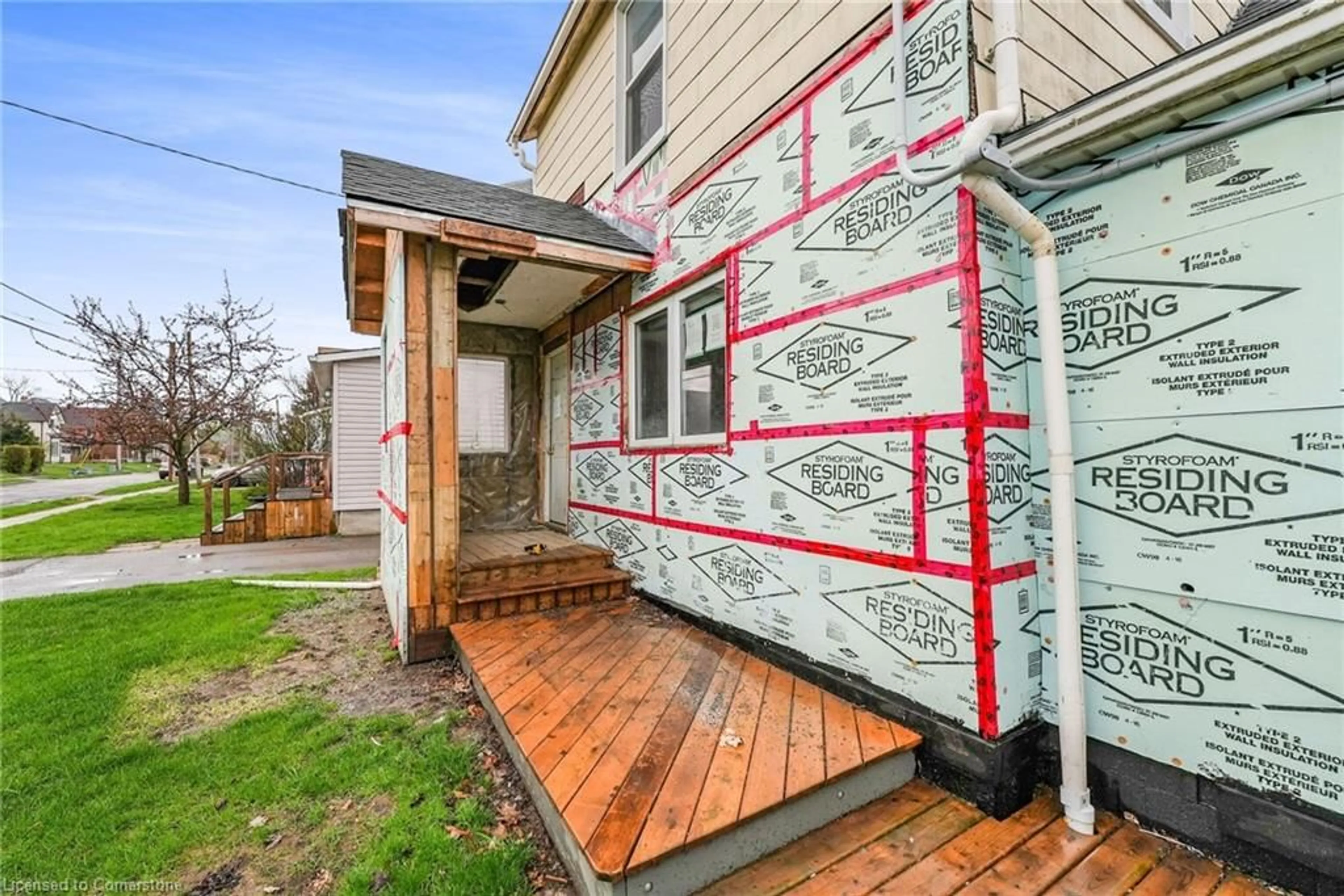 Home with vinyl exterior material, street for 94 Hiawatha St, St. Thomas Ontario N5P 2T7