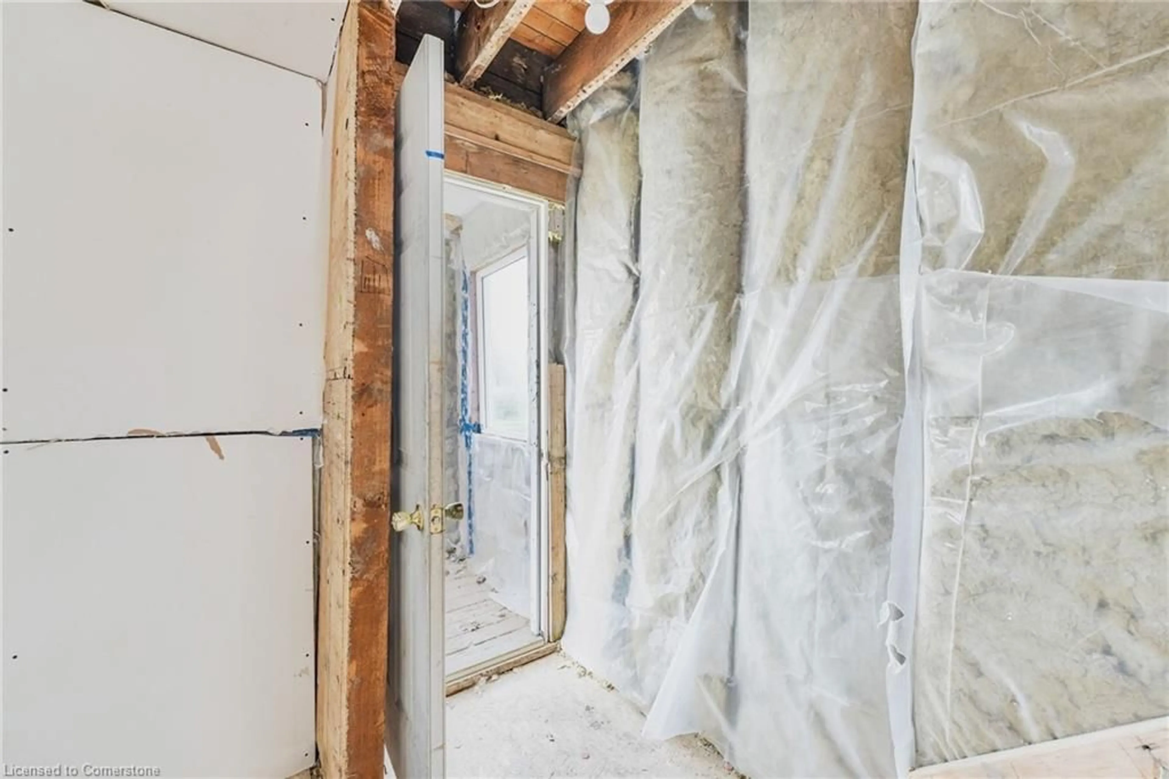 A pic of a room for 94 Hiawatha St, St. Thomas Ontario N5P 2T7