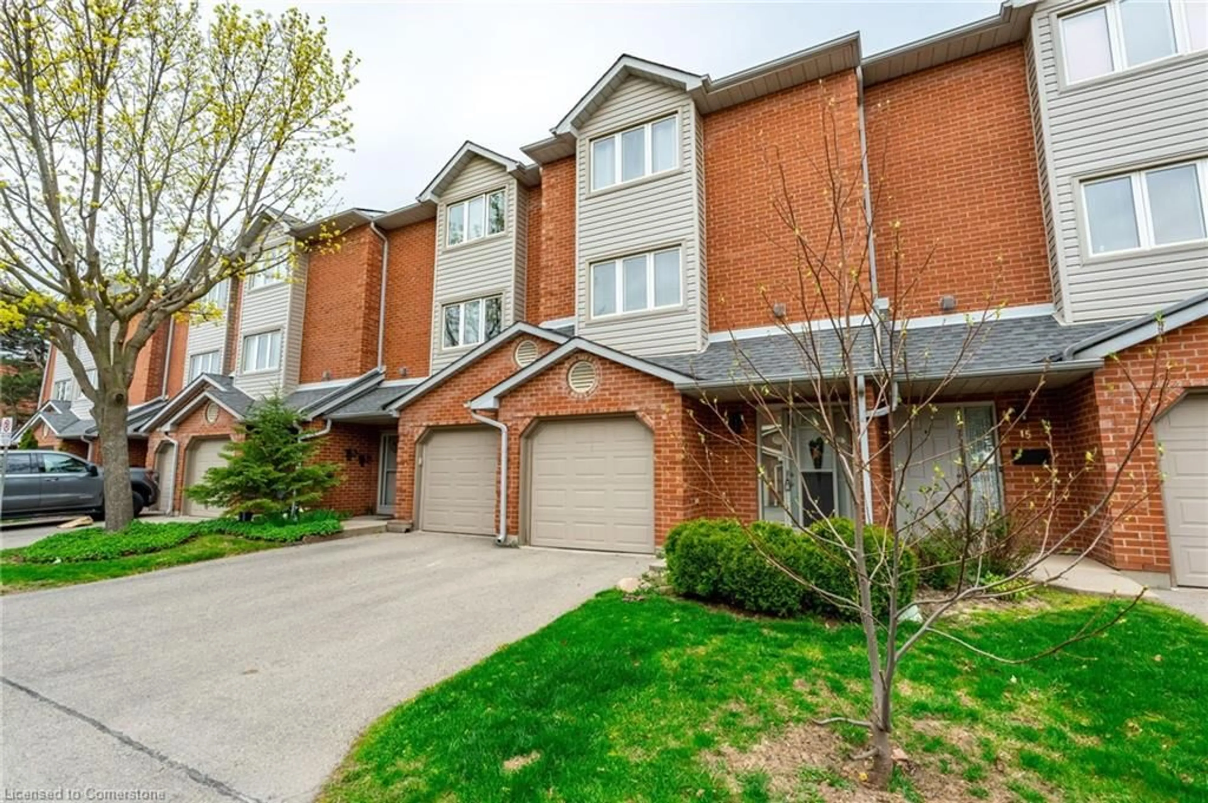 Home with brick exterior material, street for 72 Stone Church Rd #14, Hamilton Ontario L9B 2H6