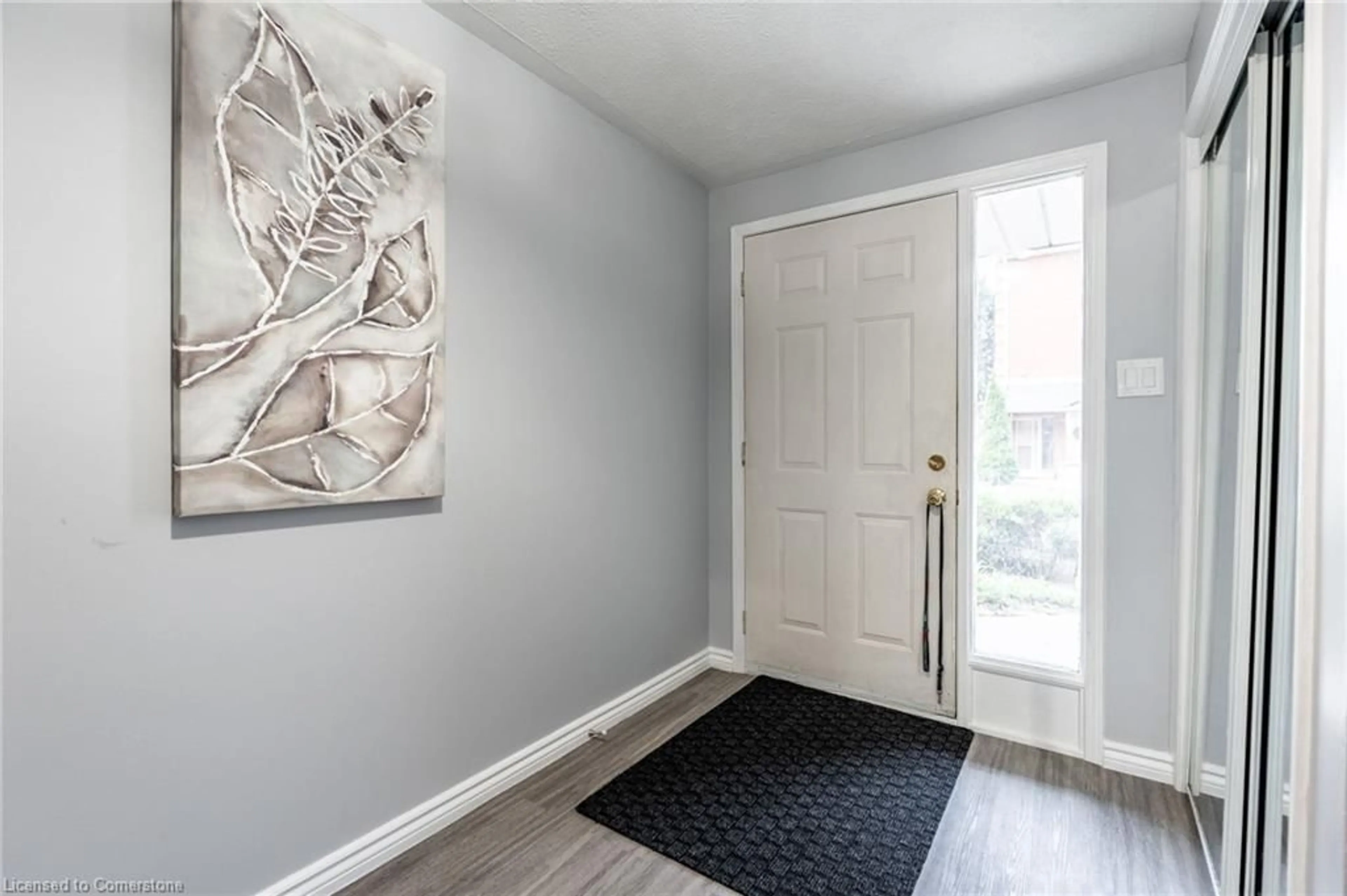 Indoor entryway for 72 Stone Church Rd #14, Hamilton Ontario L9B 2H6
