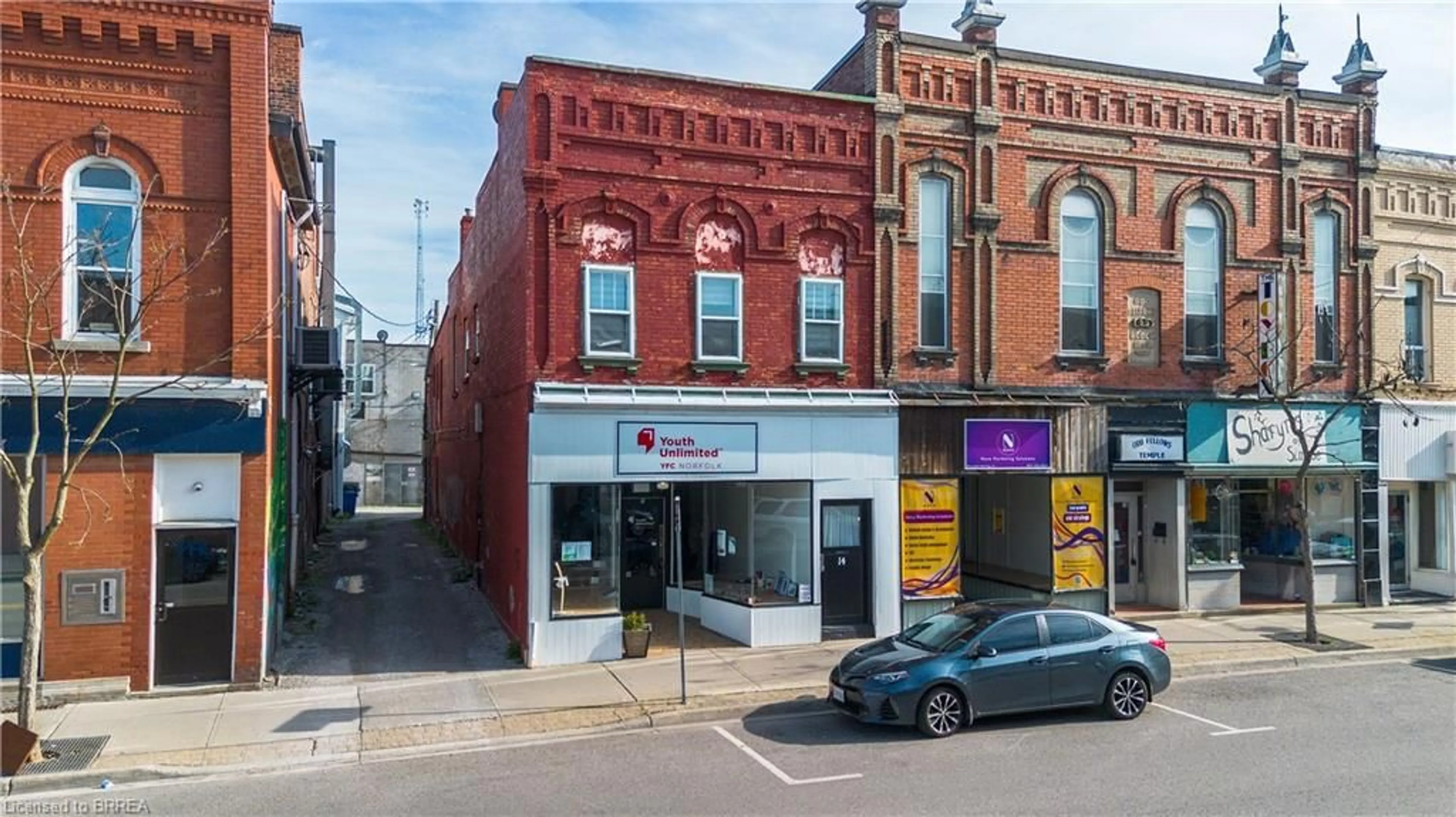A pic from outside/outdoor area/front of a property/back of a property/a pic from drone, building for 14 Robinson St, Simcoe Ontario N3Y 1W4