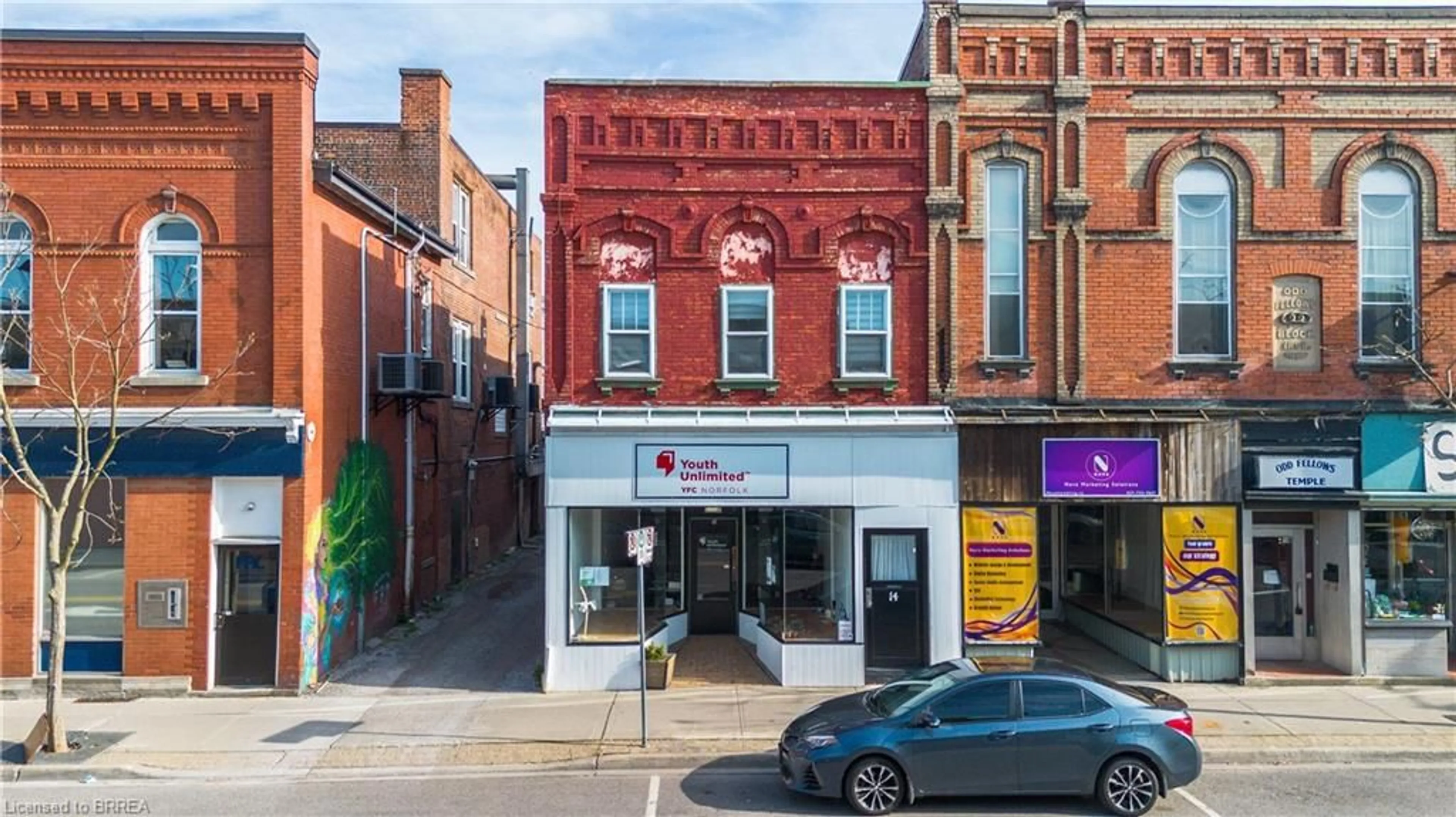 A pic from outside/outdoor area/front of a property/back of a property/a pic from drone, building for 14 Robinson St, Simcoe Ontario N3Y 1W4