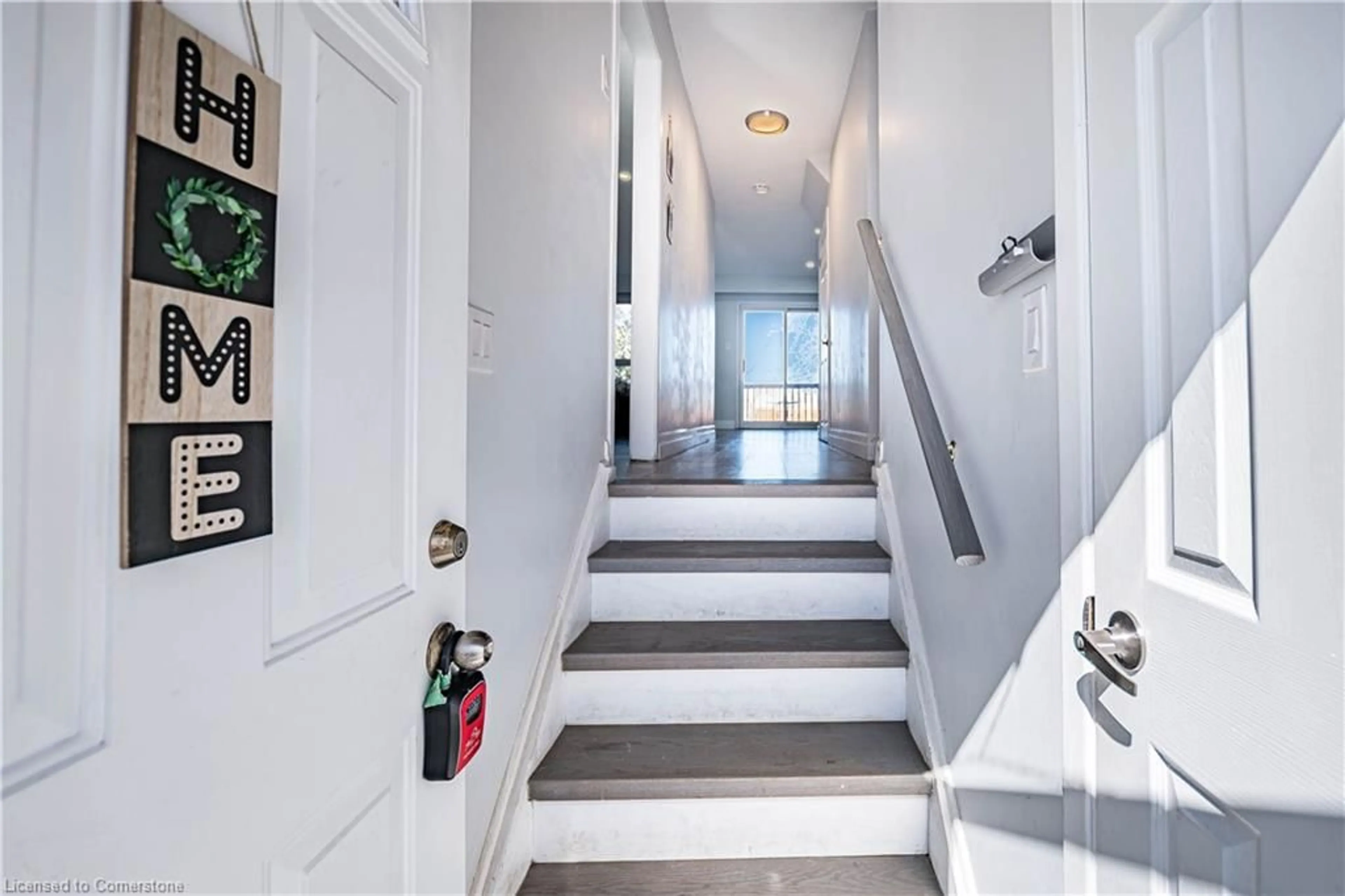 Indoor entryway for 2445 Homelands Dr #47, Mississauga Ontario L5K 2C6