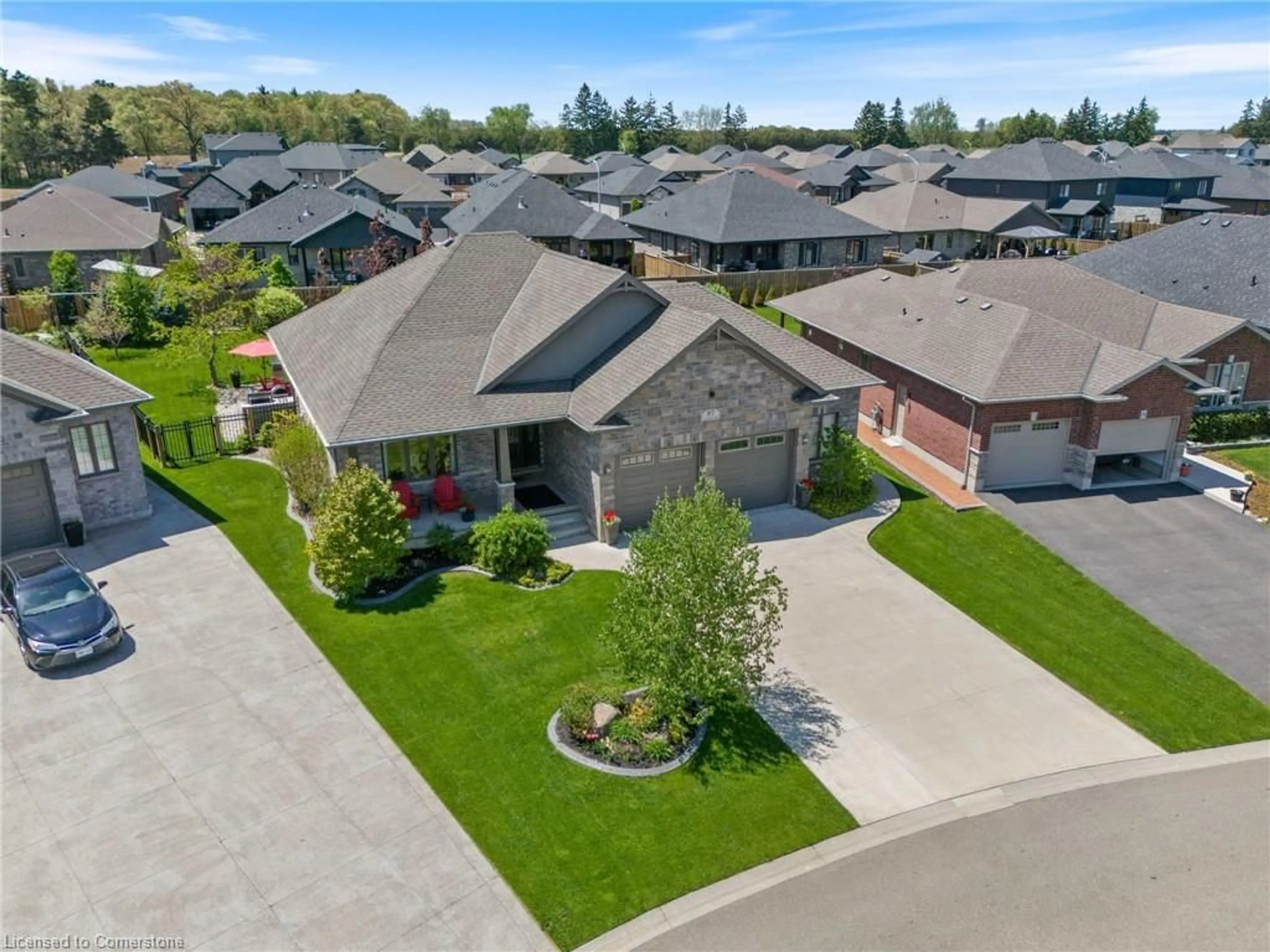 A pic from outside/outdoor area/front of a property/back of a property/a pic from drone, street for 87 Allandale Cres, Simcoe Ontario N3Y 0B4
