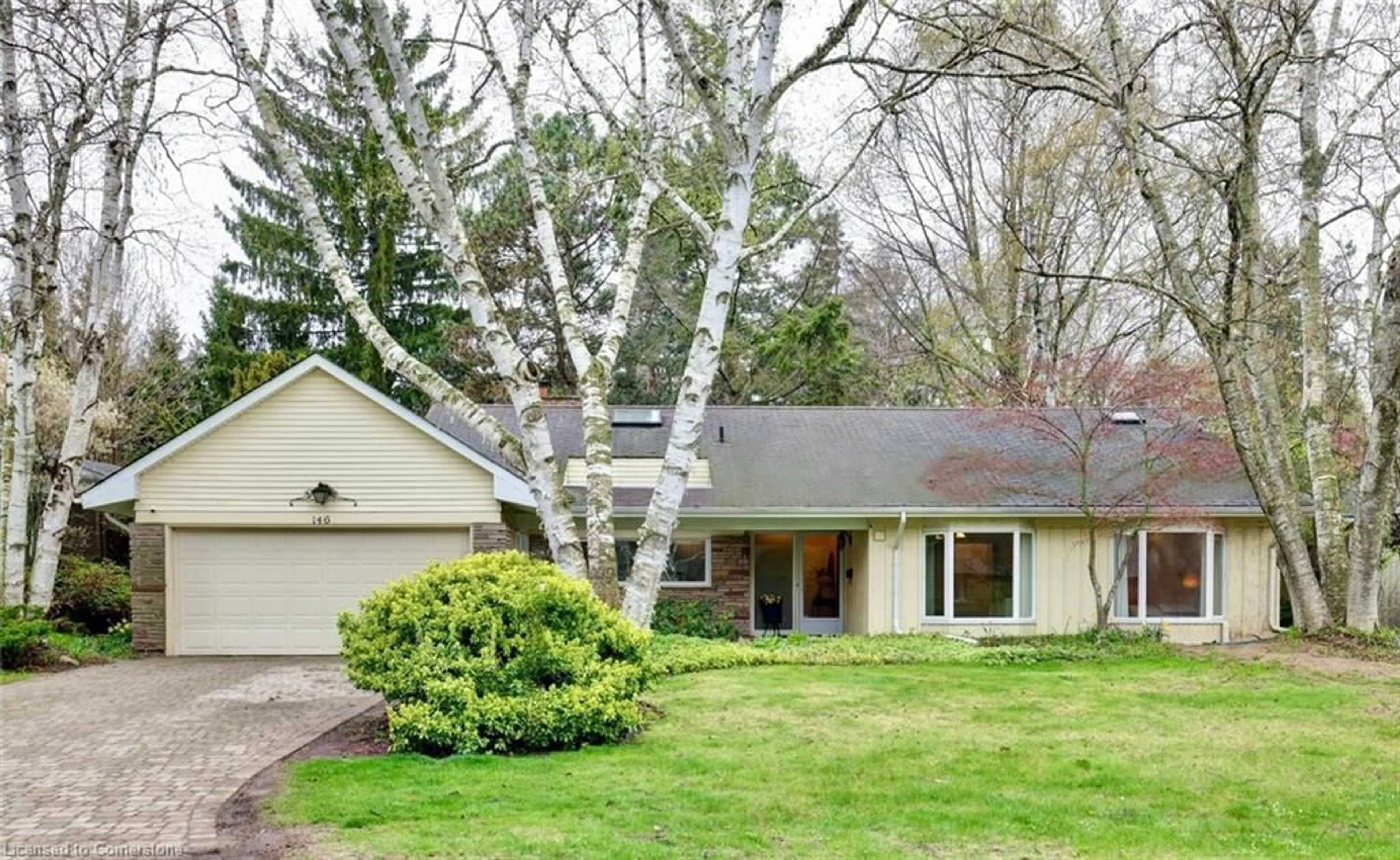 Home with vinyl exterior material, street for 146 Birett Dr, Burlington Ontario L7L 2T1
