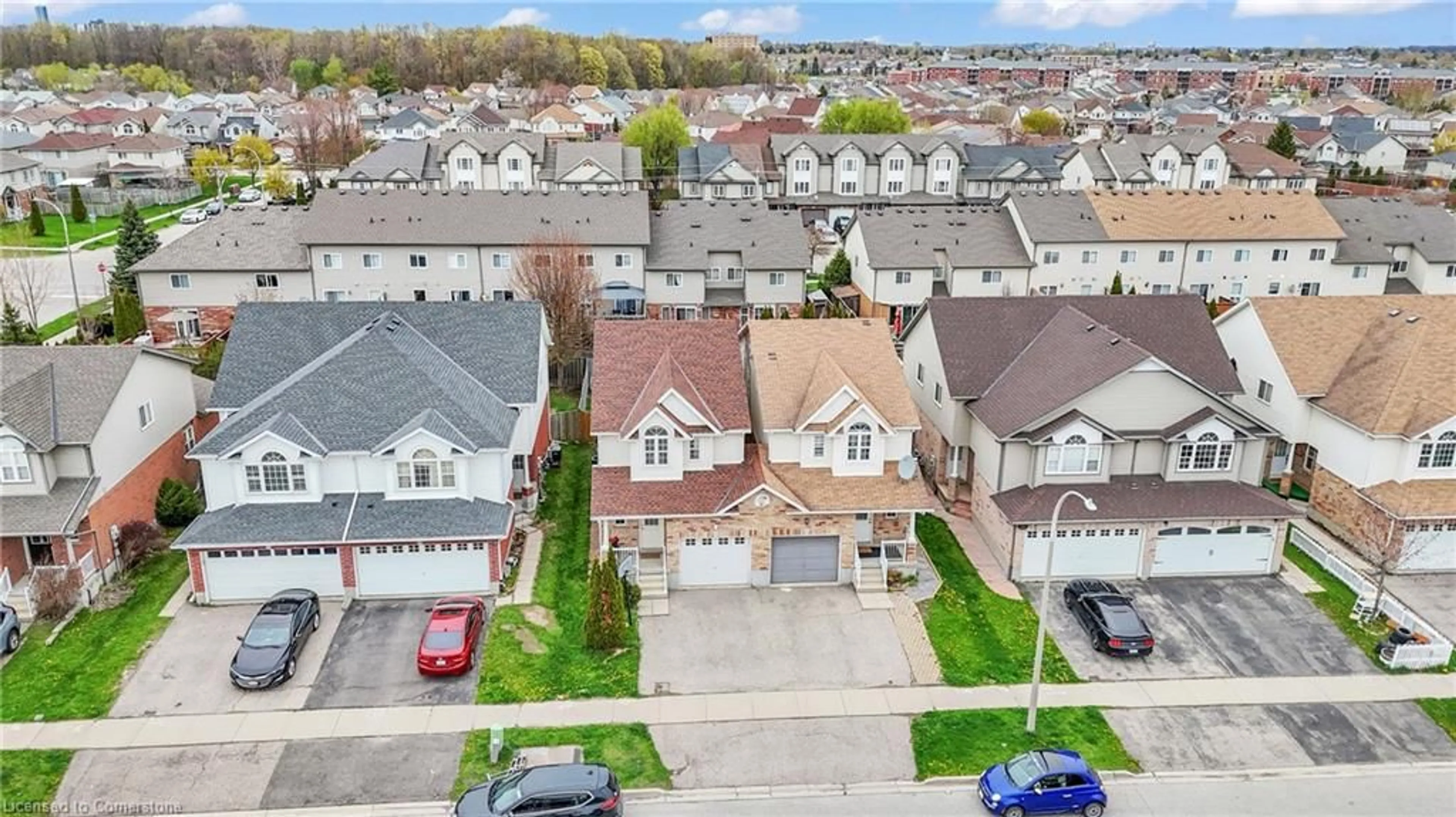 A pic from outside/outdoor area/front of a property/back of a property/a pic from drone, street for 18 Donnenwerth Dr, Kitchener Ontario N2E 3X2