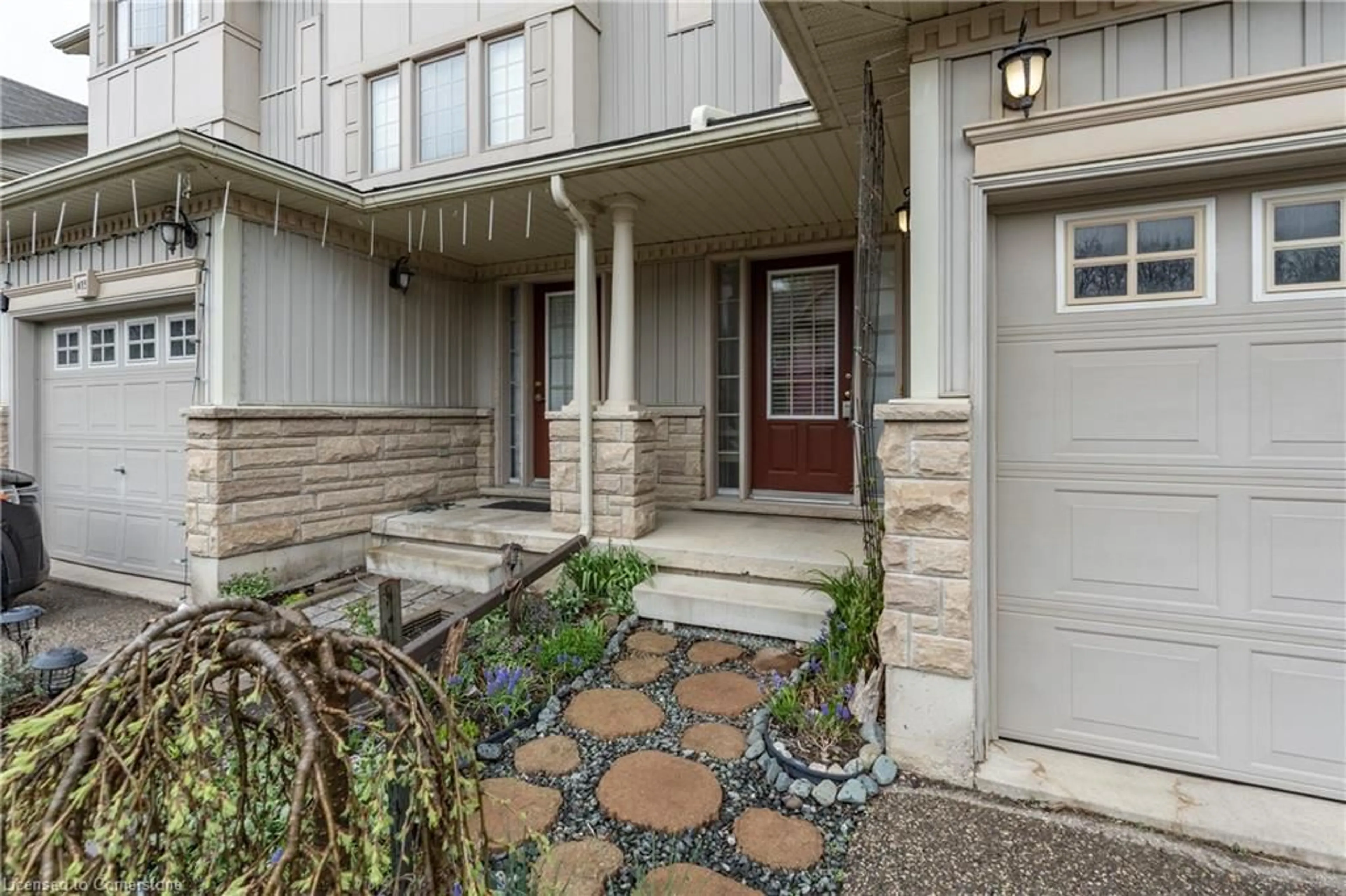 Indoor entryway for 85 Bankside Dr #M76, Kitchener Ontario N2N 3M4