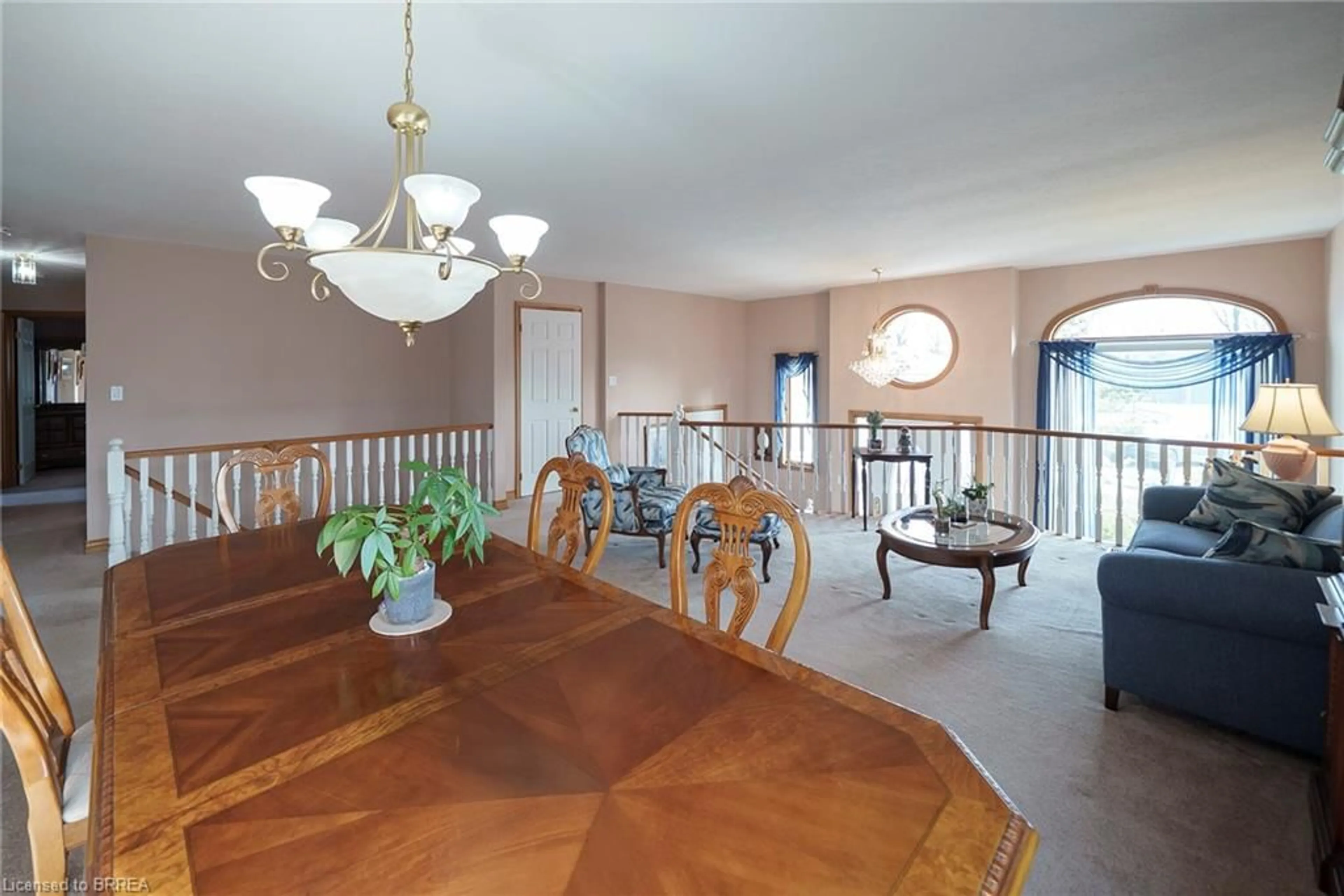 Dining room, wood/laminate floor for 7 Westminister Crt, Chatham Ontario N7L 5K8