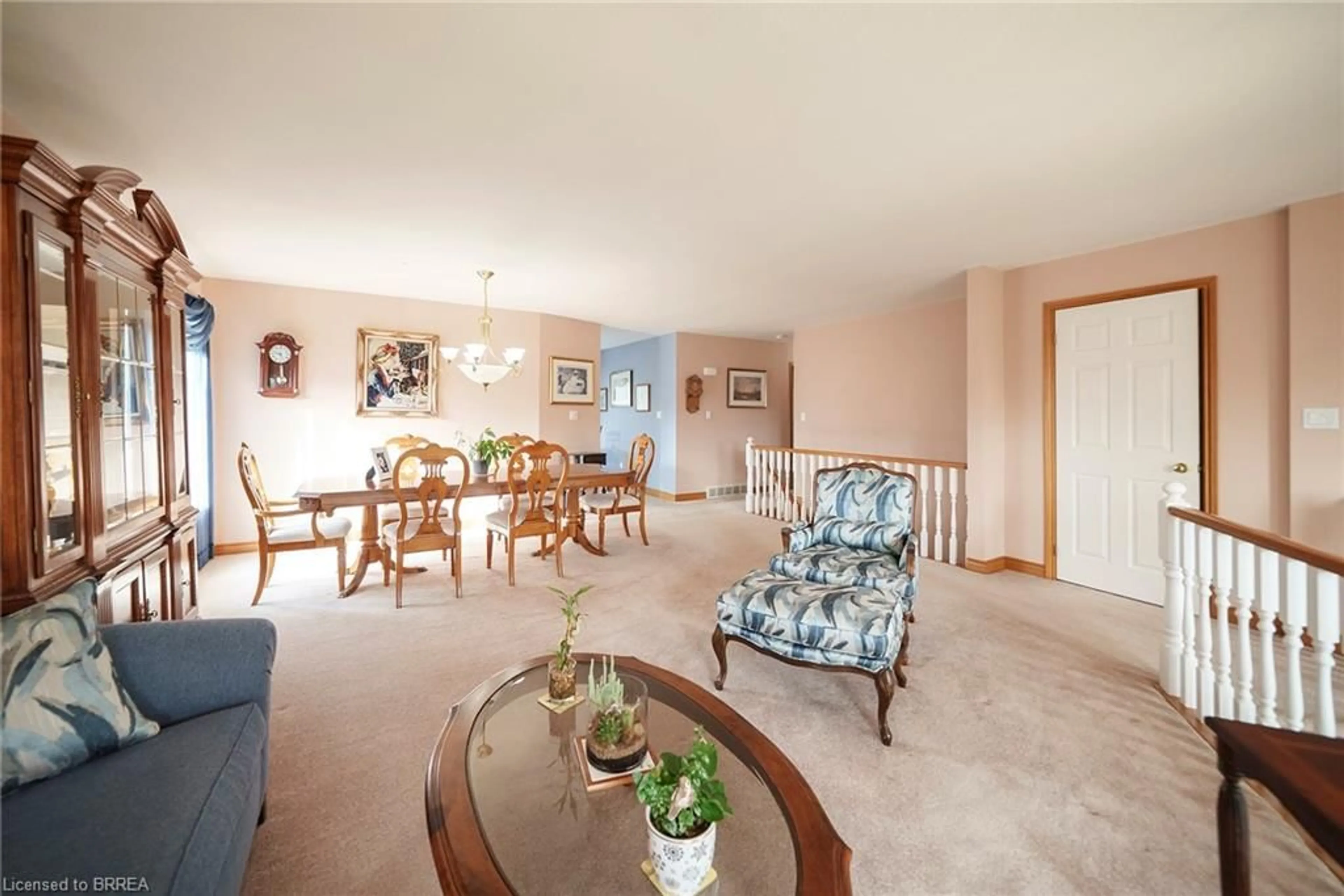 Living room with furniture, unknown for 7 Westminister Crt, Chatham Ontario N7L 5K8