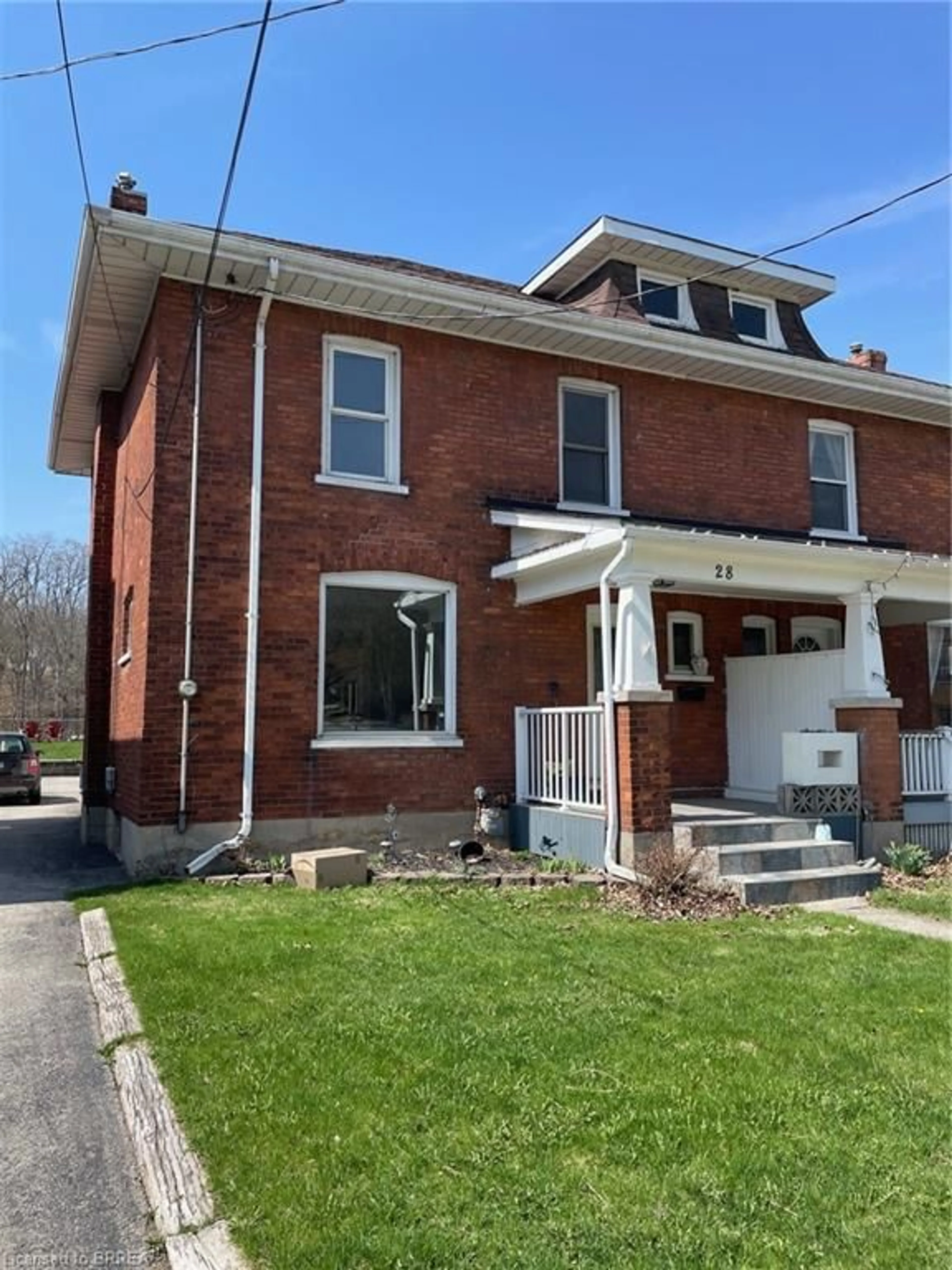 Home with brick exterior material, street for 28 Willow St, Paris Ontario N3L 2K6
