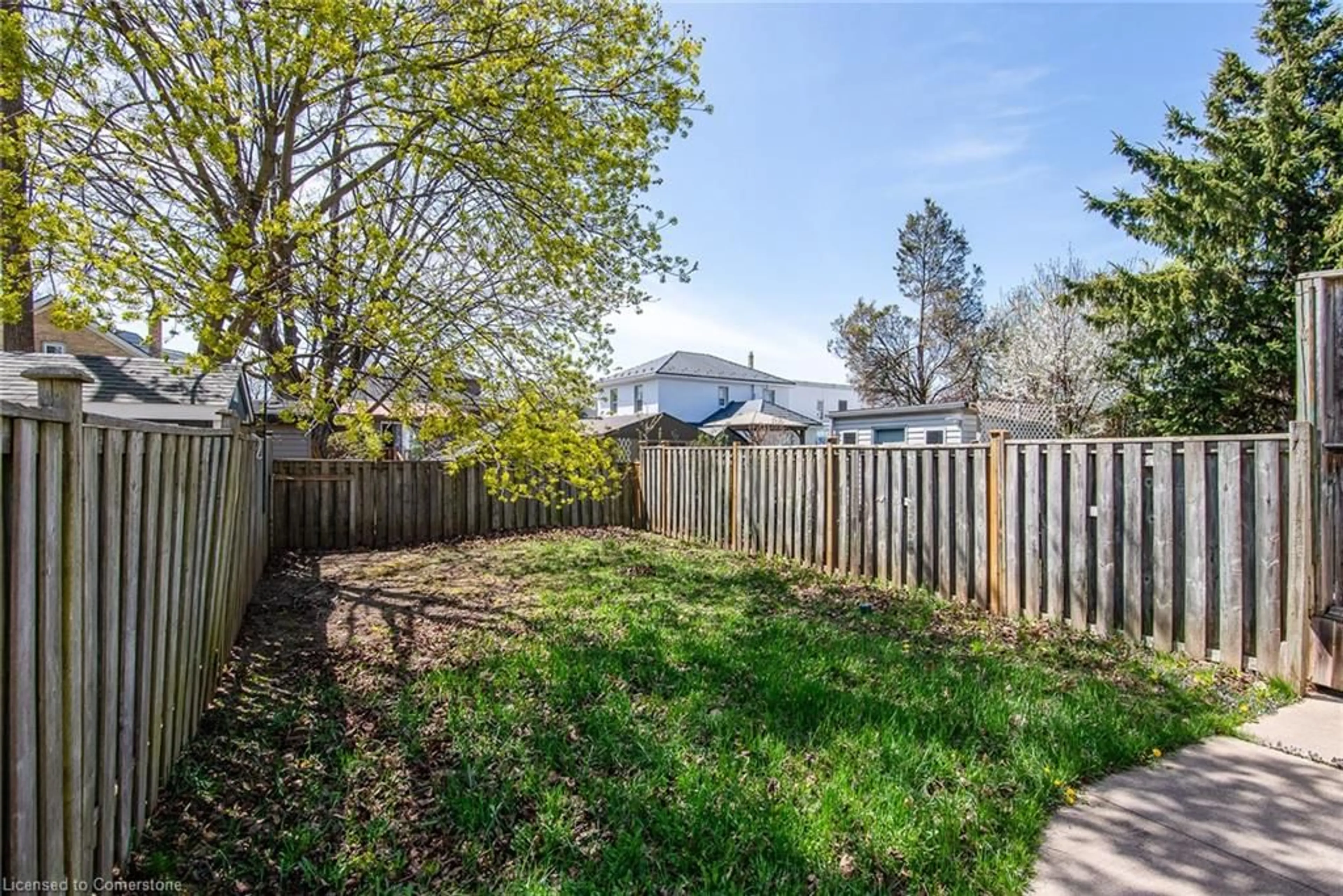 Patio, unknown for 76 Bond St, Cambridge Ontario N1R 4B6