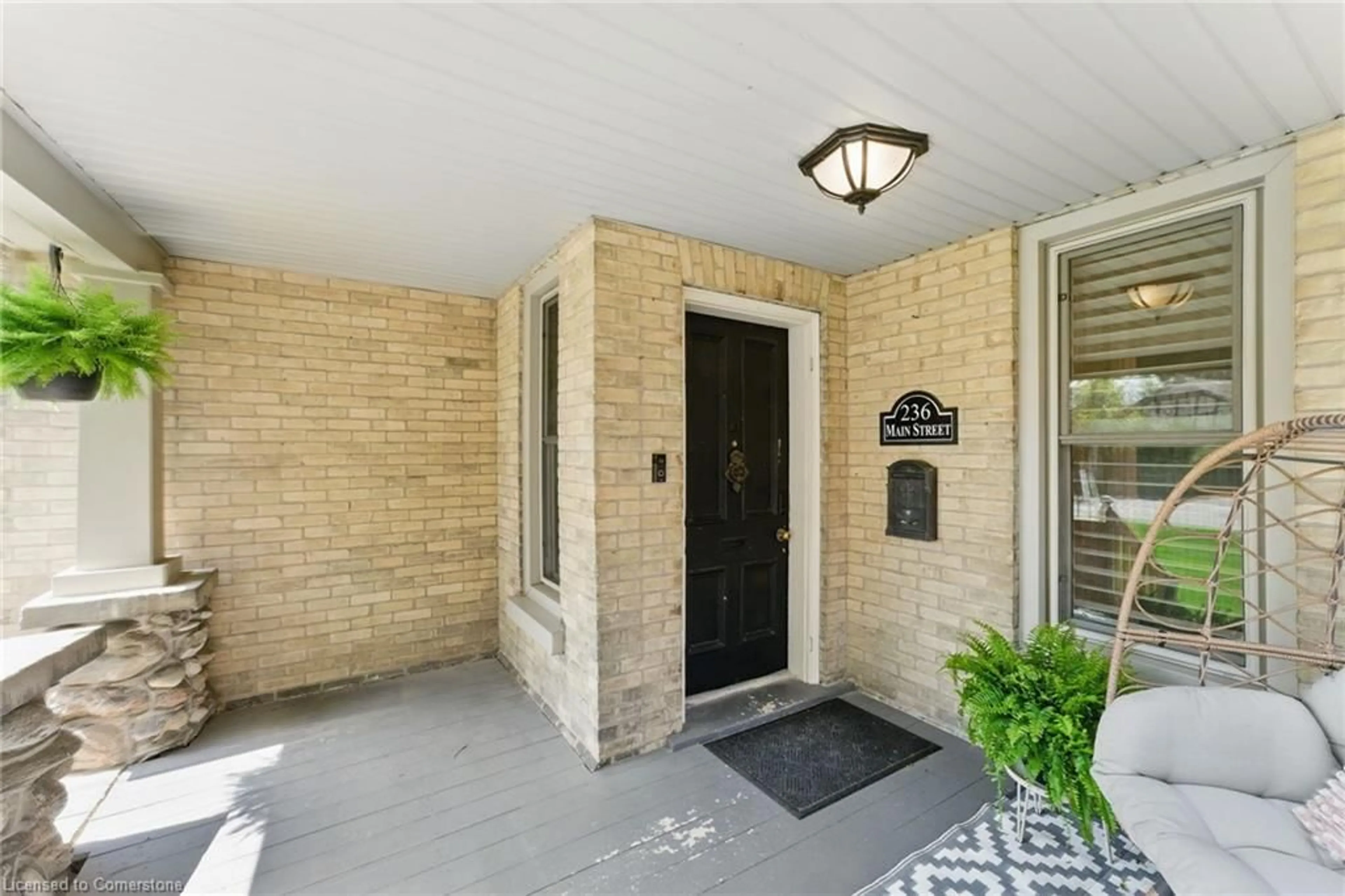 Indoor entryway for 236 Main St, Cambridge Ontario N1R 1W8