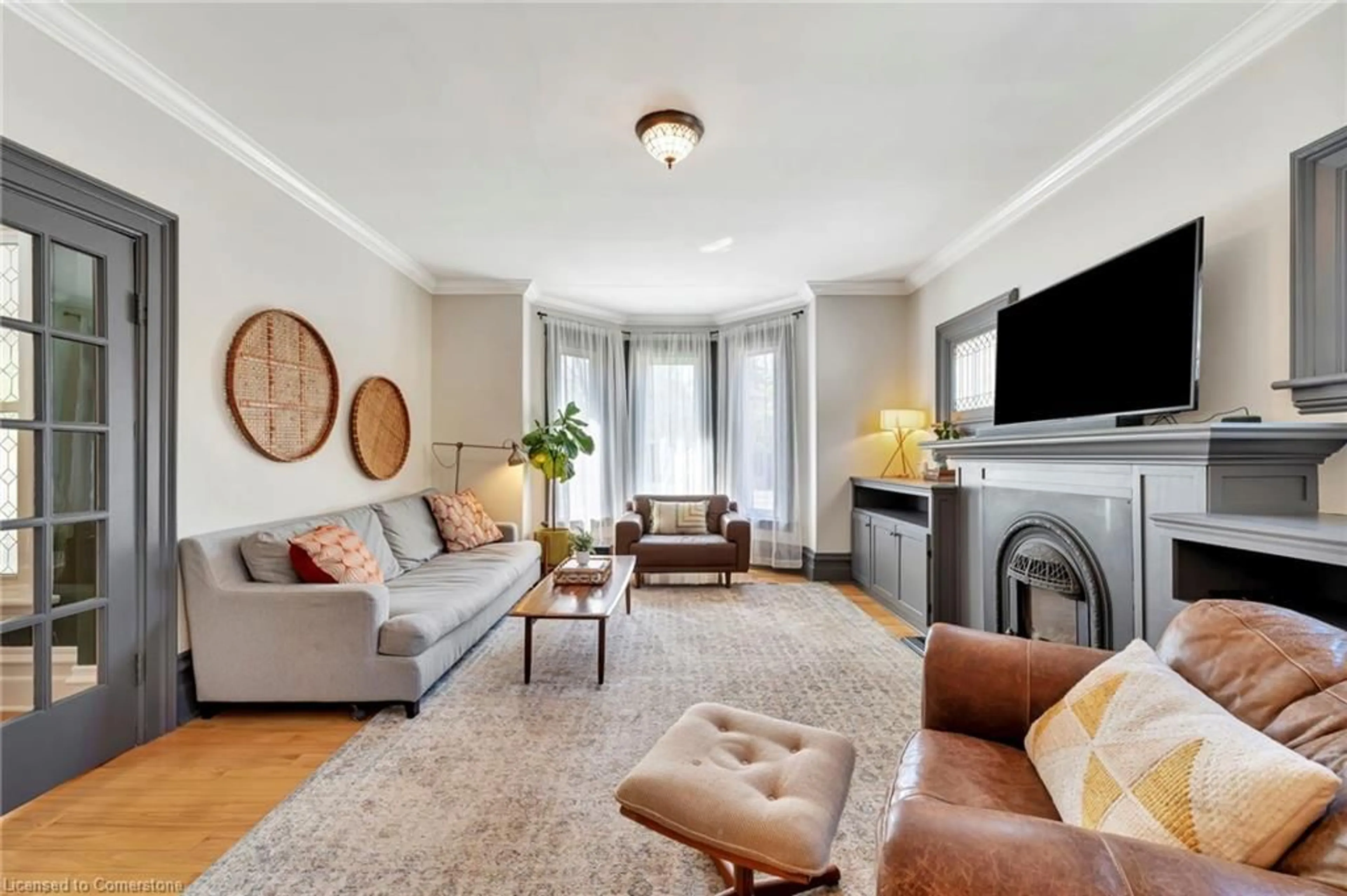 Living room with furniture, unknown for 236 Main St, Cambridge Ontario N1R 1W8