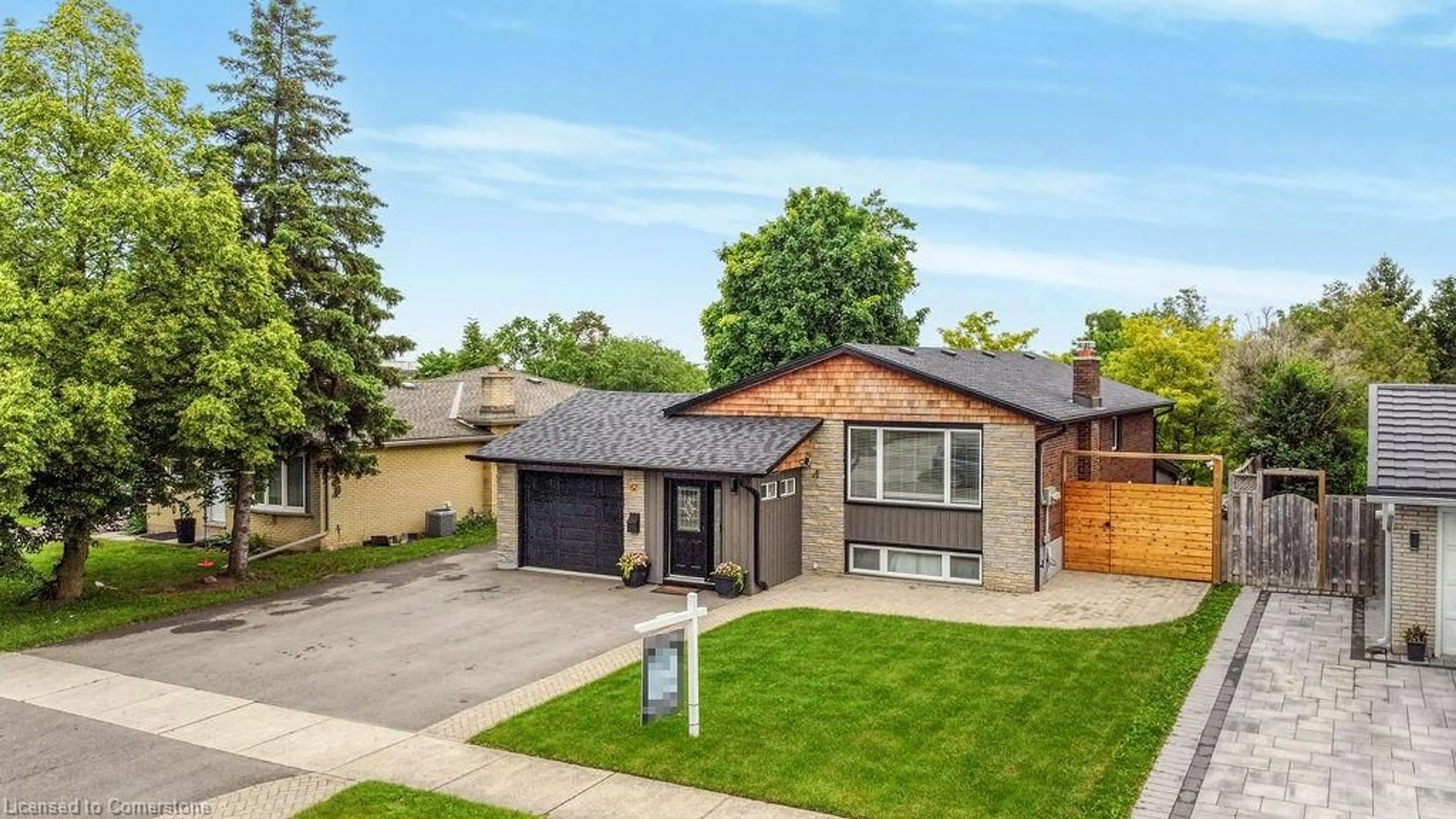 Home with brick exterior material, street for 82 Shea Cres, Kitchener Ontario N2E 1E8