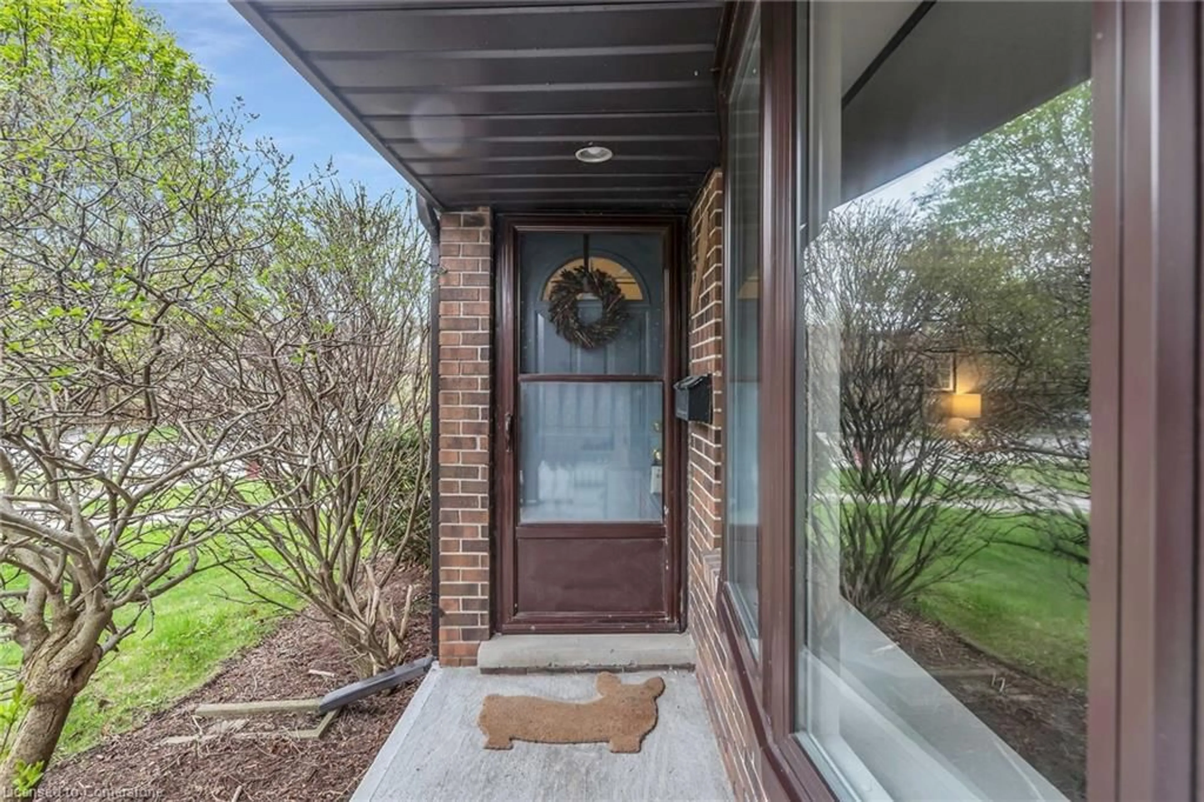 Indoor entryway for 285 Sandowne Dr #25, Waterloo Ontario N2K 2C1