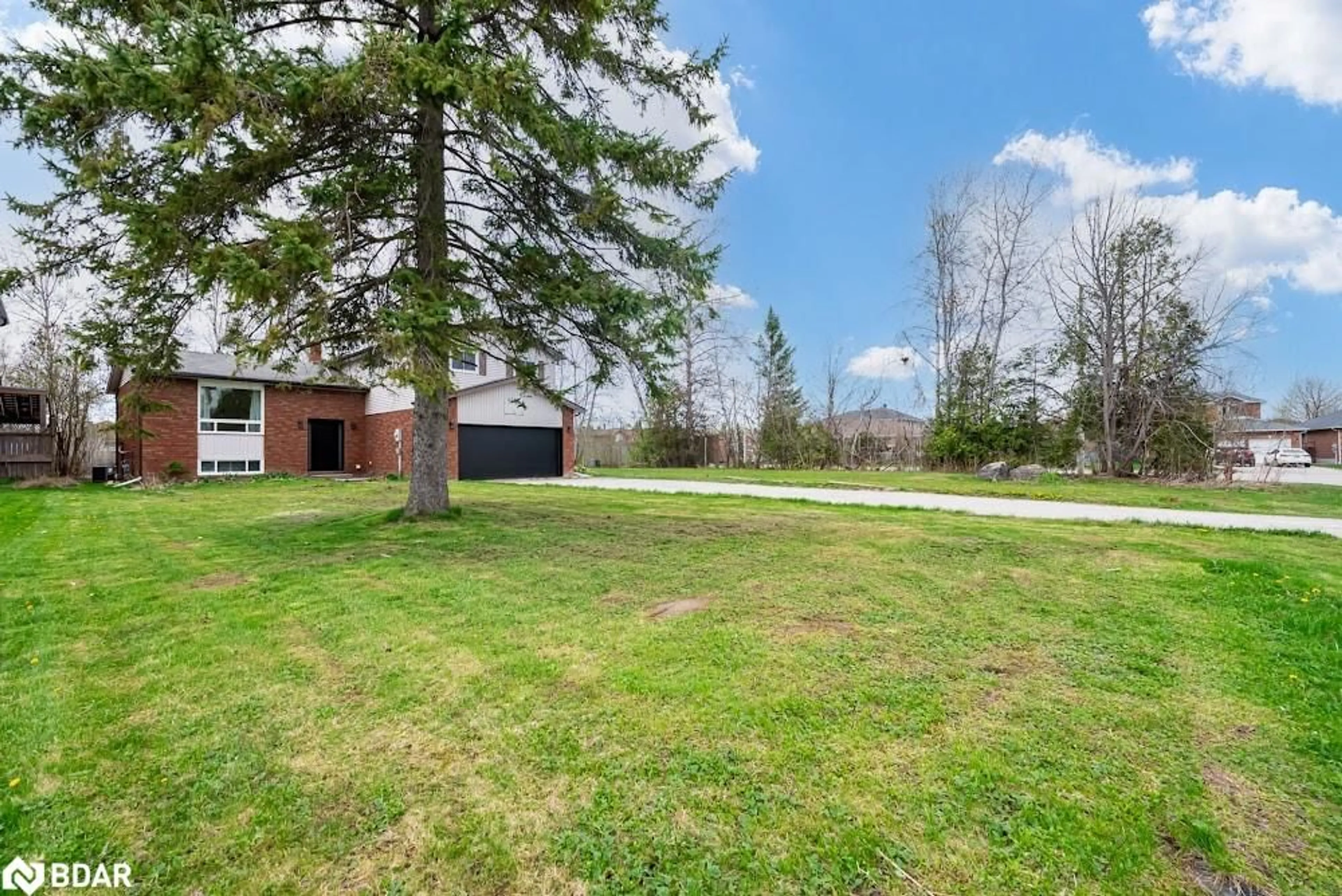 A pic from outside/outdoor area/front of a property/back of a property/a pic from drone, unknown for 2252 Richard St, Innisfil Ontario L9S 2C5