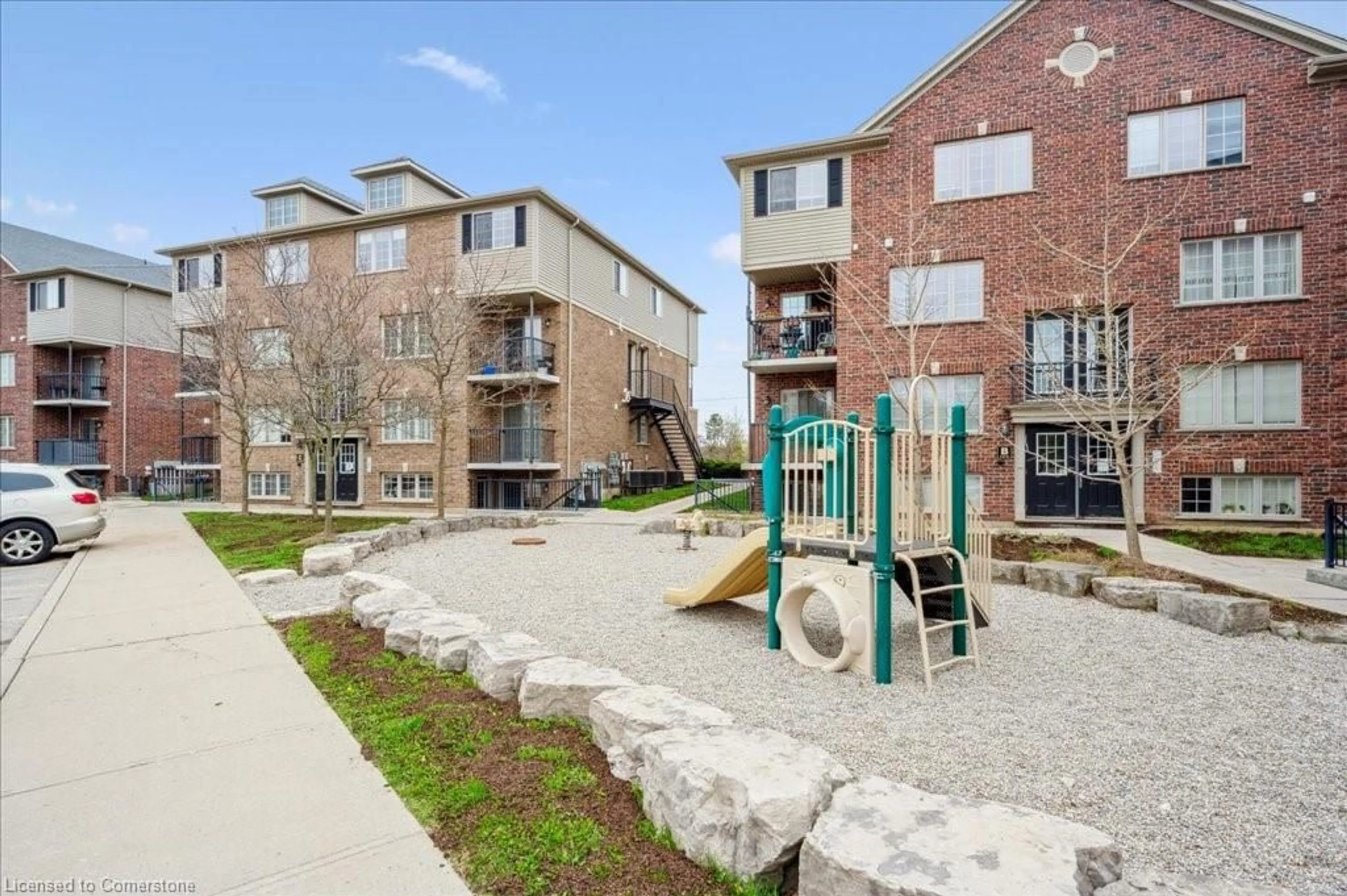 Patio, street for 950 Highland Rd #17, Kitchener Ontario N2N 0A5