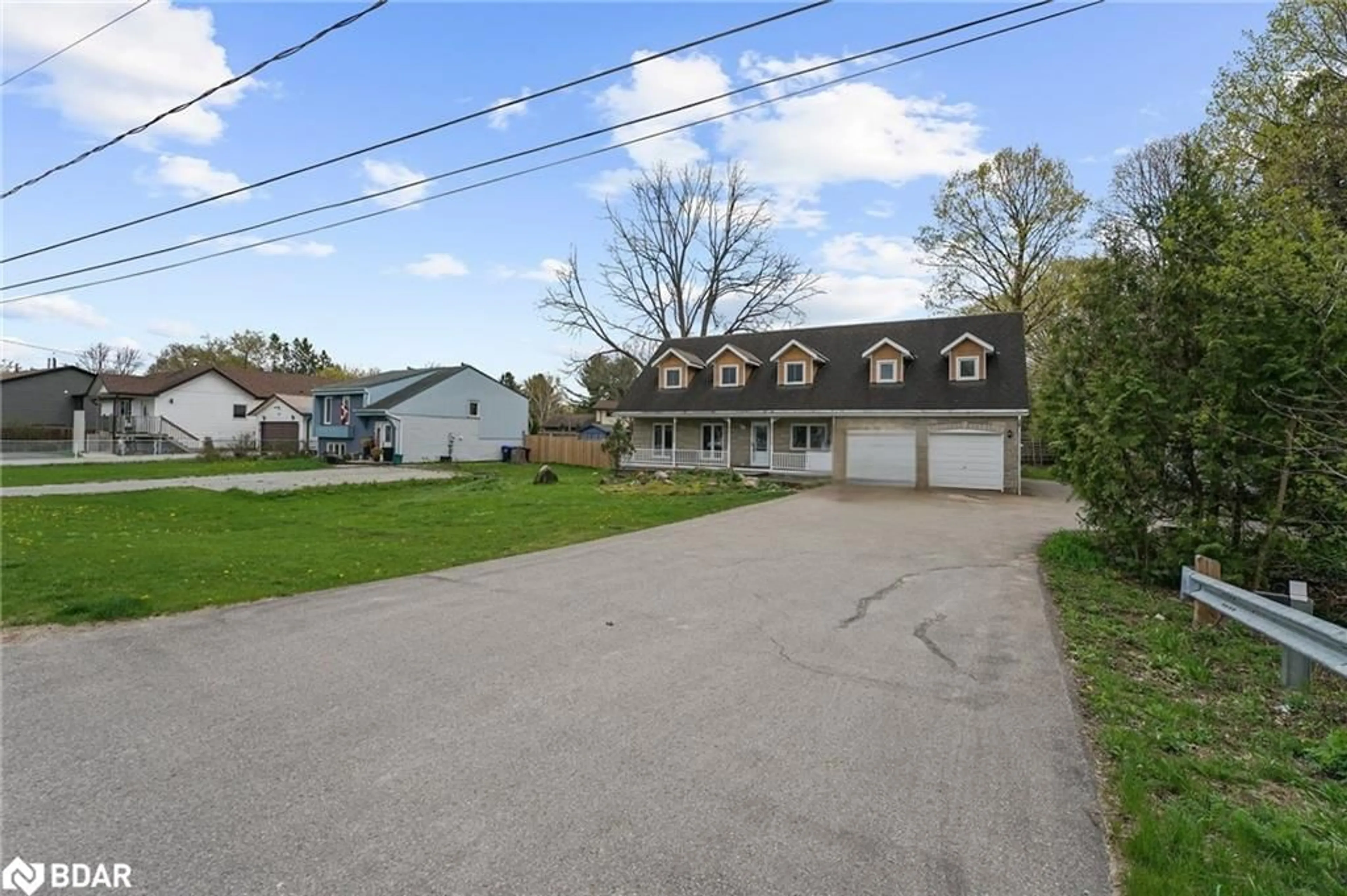 A pic from outside/outdoor area/front of a property/back of a property/a pic from drone, street for 190 Centre St, Angus Ontario L0M 1B0