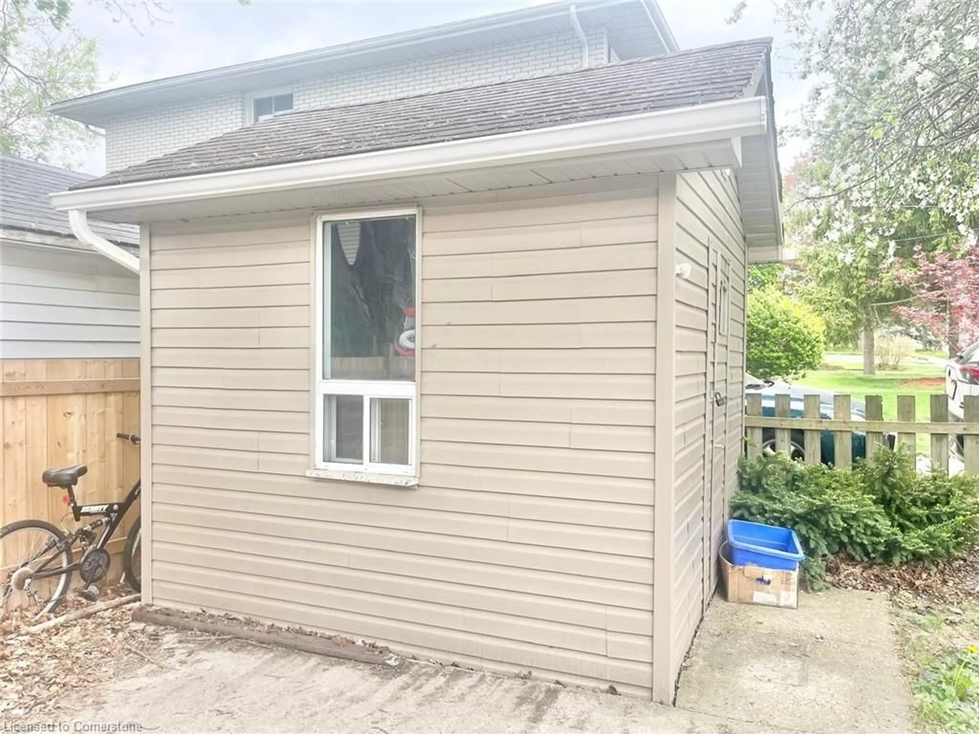 Shed for 305 Patricia Ave, Kitchener Ontario N2M 1K2