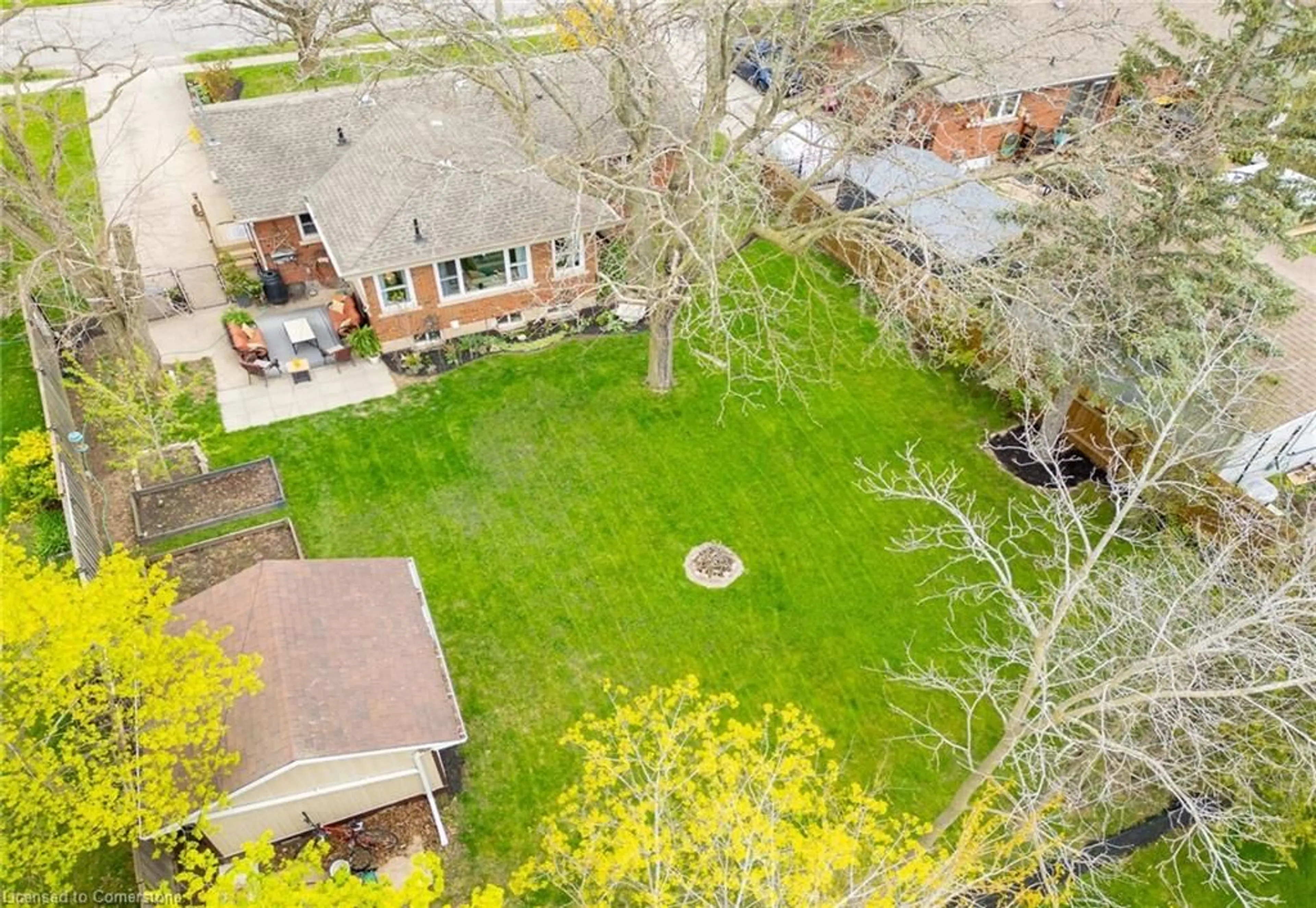 A pic from outside/outdoor area/front of a property/back of a property/a pic from drone, street for 4165 William St, Beamsville Ontario L3J 0K7
