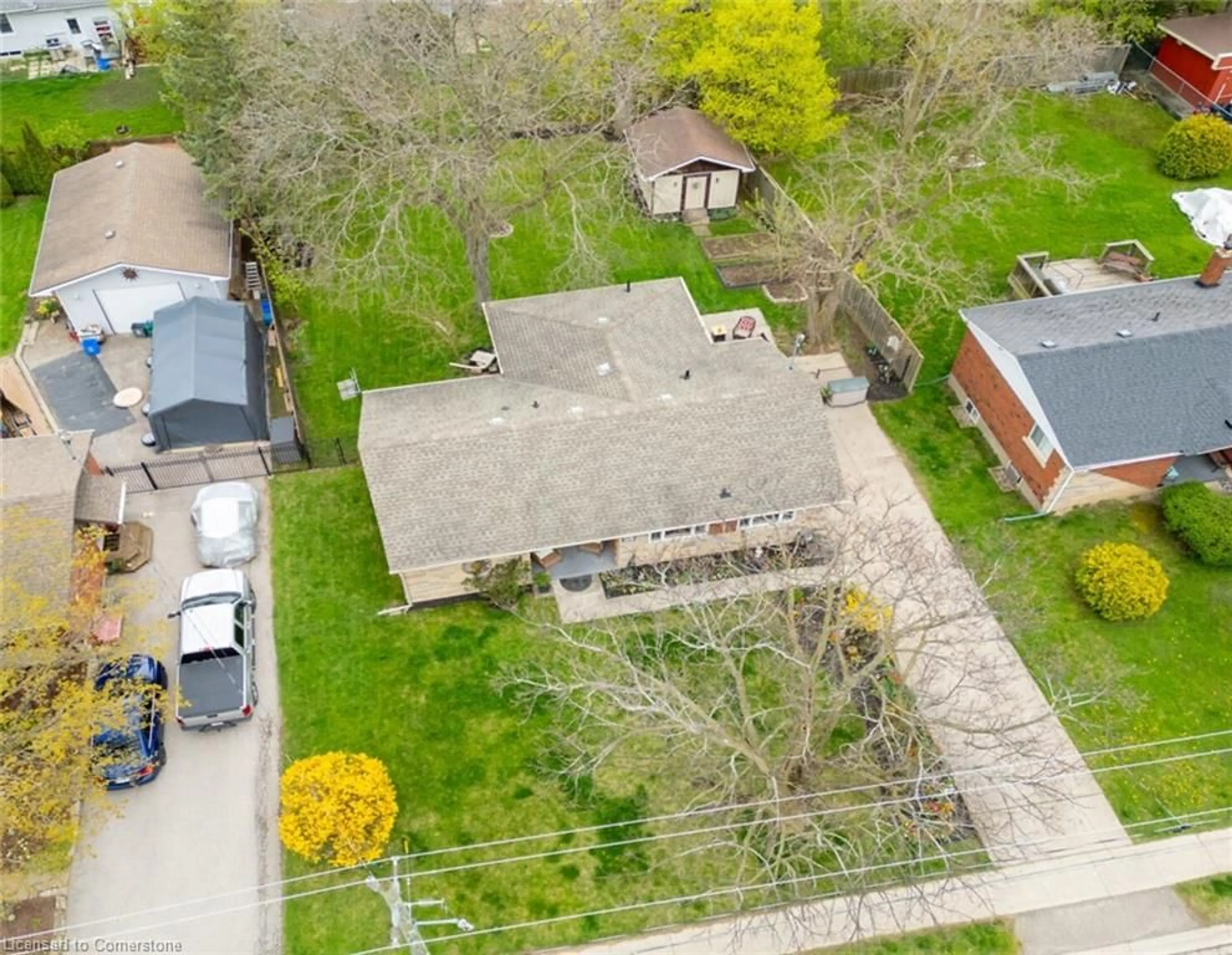 A pic from outside/outdoor area/front of a property/back of a property/a pic from drone, street for 4165 William St, Beamsville Ontario L3J 0K7