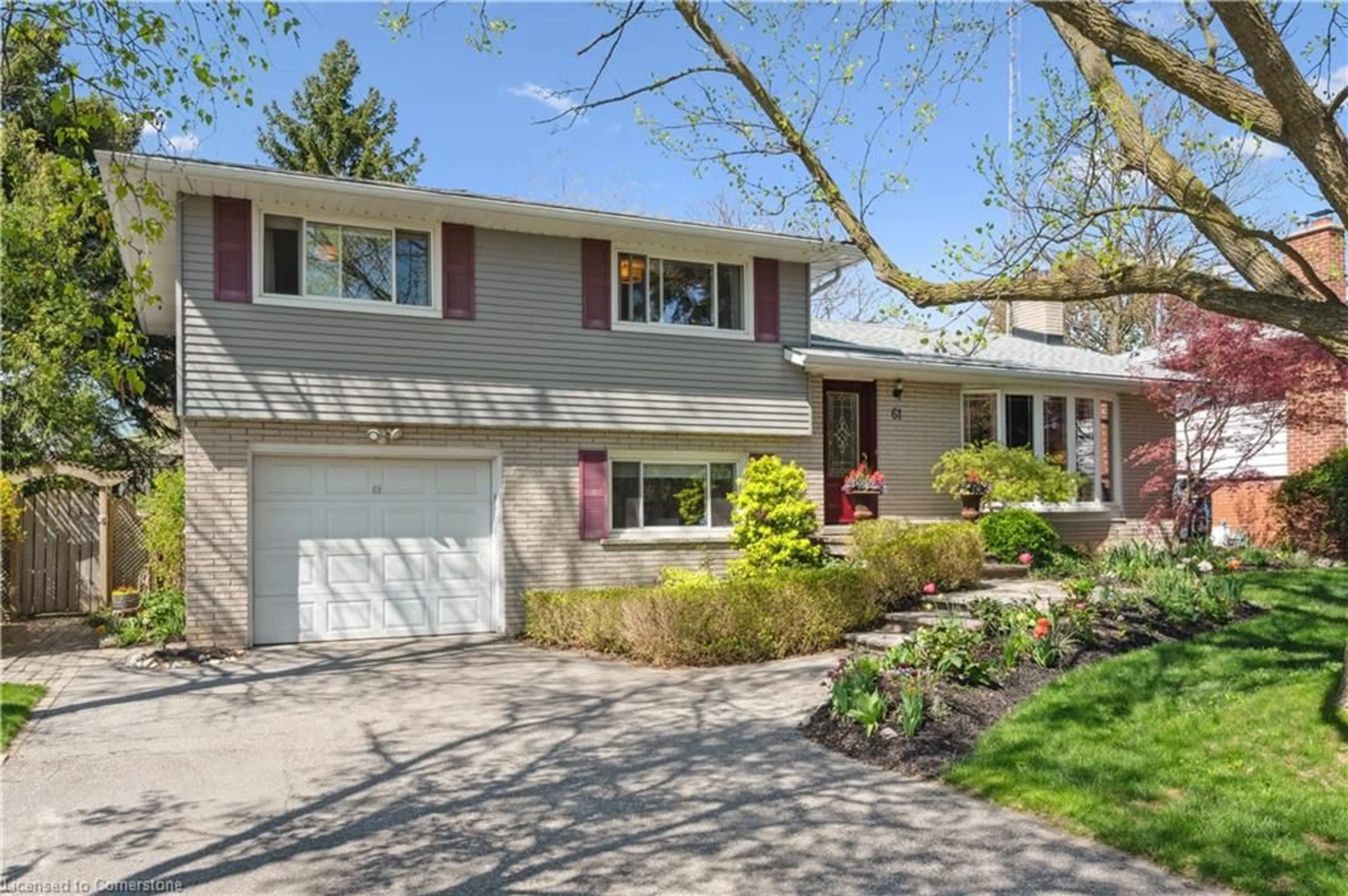 Home with vinyl exterior material, street for 61 Larkspur Cres, Kitchener Ontario N2M 4W8