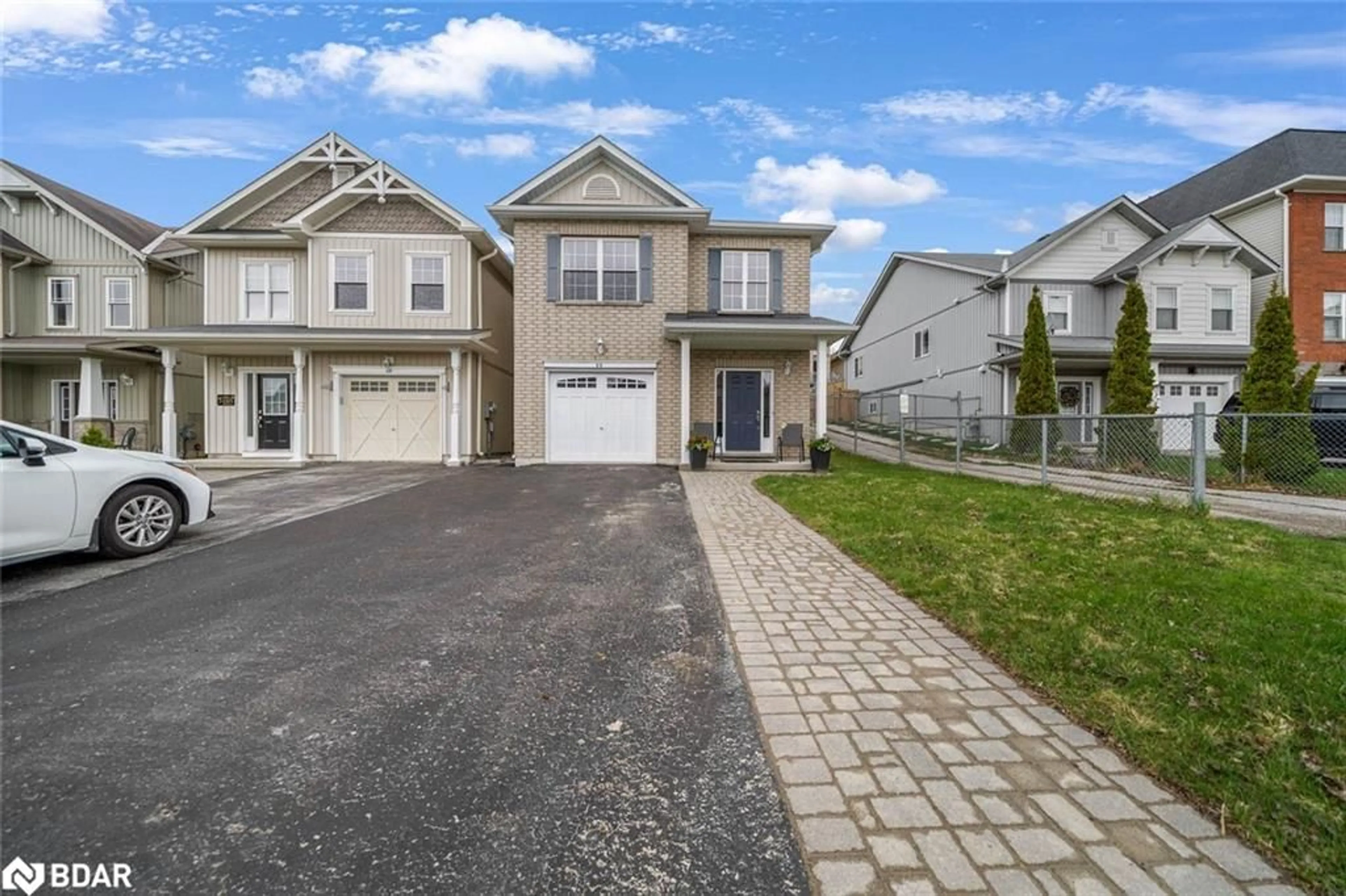 Home with vinyl exterior material, street for 66 Pearl Drive, Orillia Ontario L3V 0A6