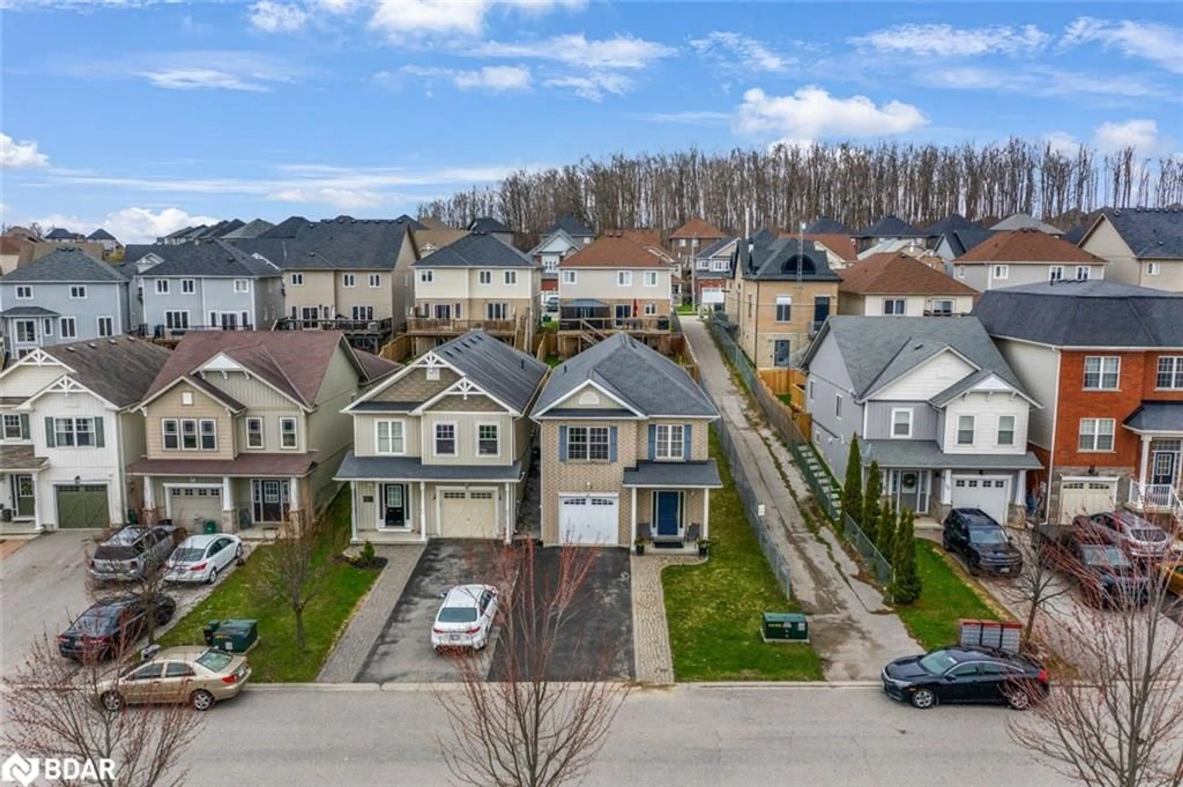 A pic from outside/outdoor area/front of a property/back of a property/a pic from drone, street for 66 Pearl Drive, Orillia Ontario L3V 0A6