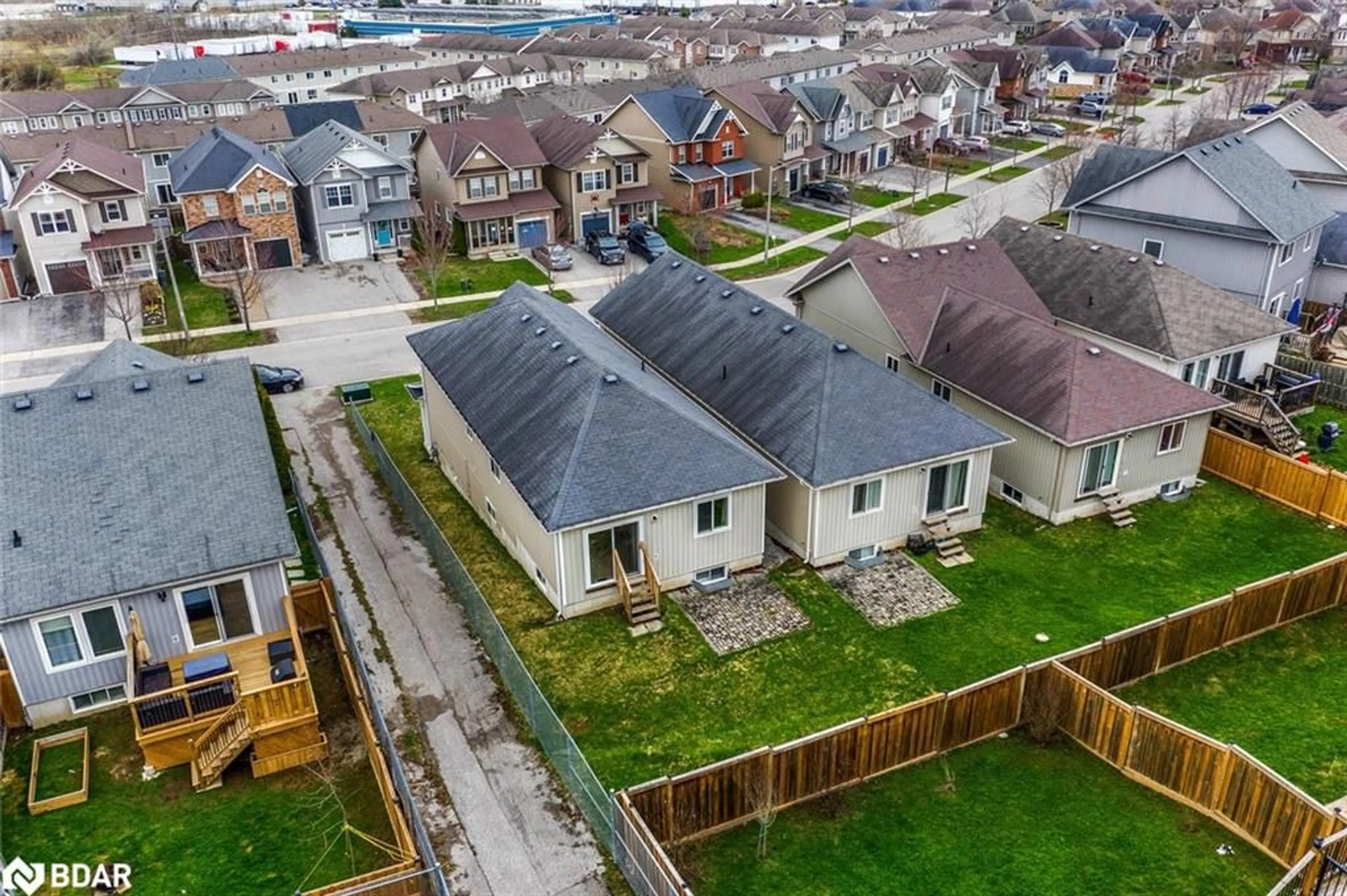 A pic from outside/outdoor area/front of a property/back of a property/a pic from drone, street for 66 Pearl Drive, Orillia Ontario L3V 0A6