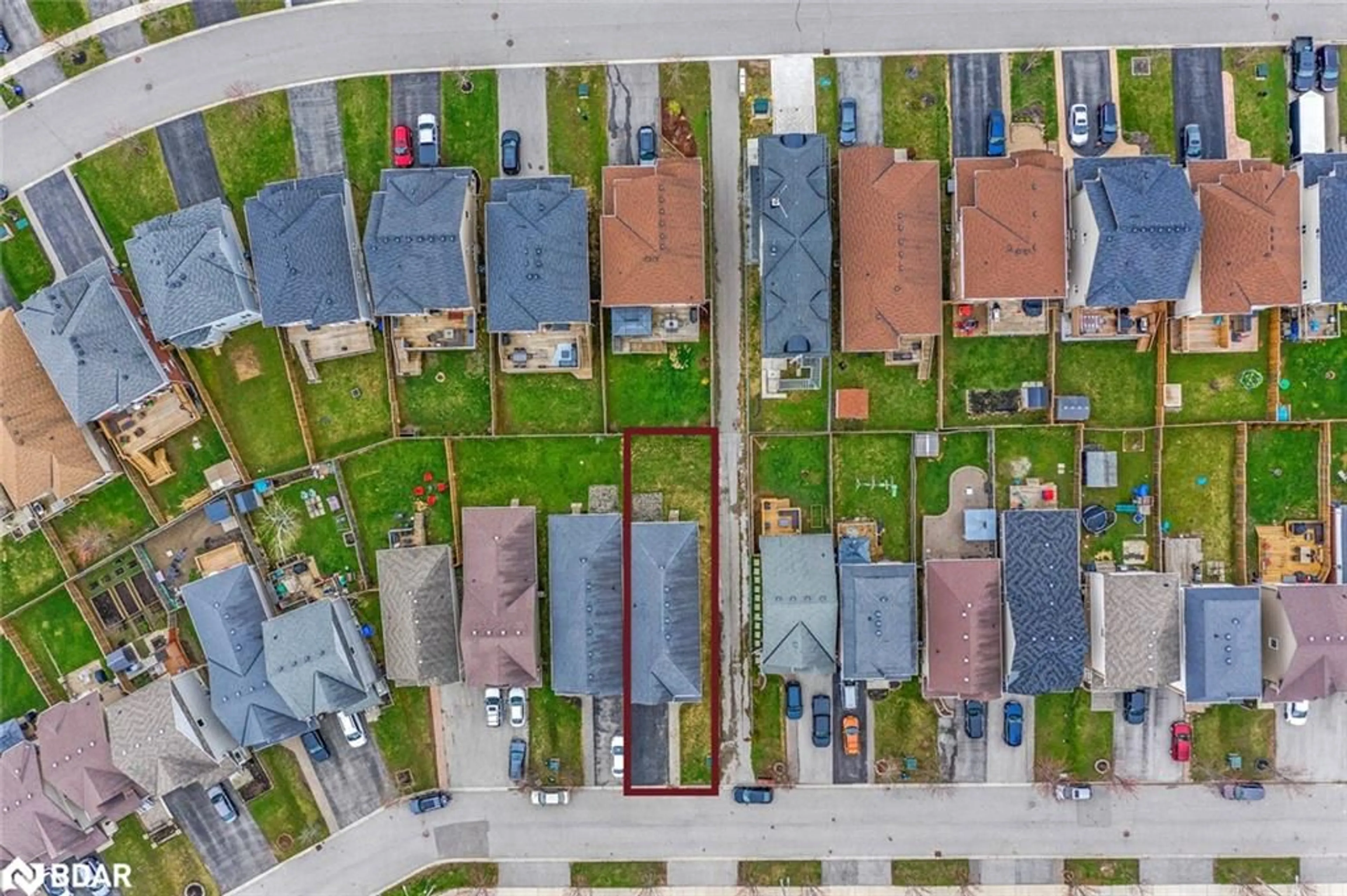 A pic from outside/outdoor area/front of a property/back of a property/a pic from drone, street for 66 Pearl Drive, Orillia Ontario L3V 0A6