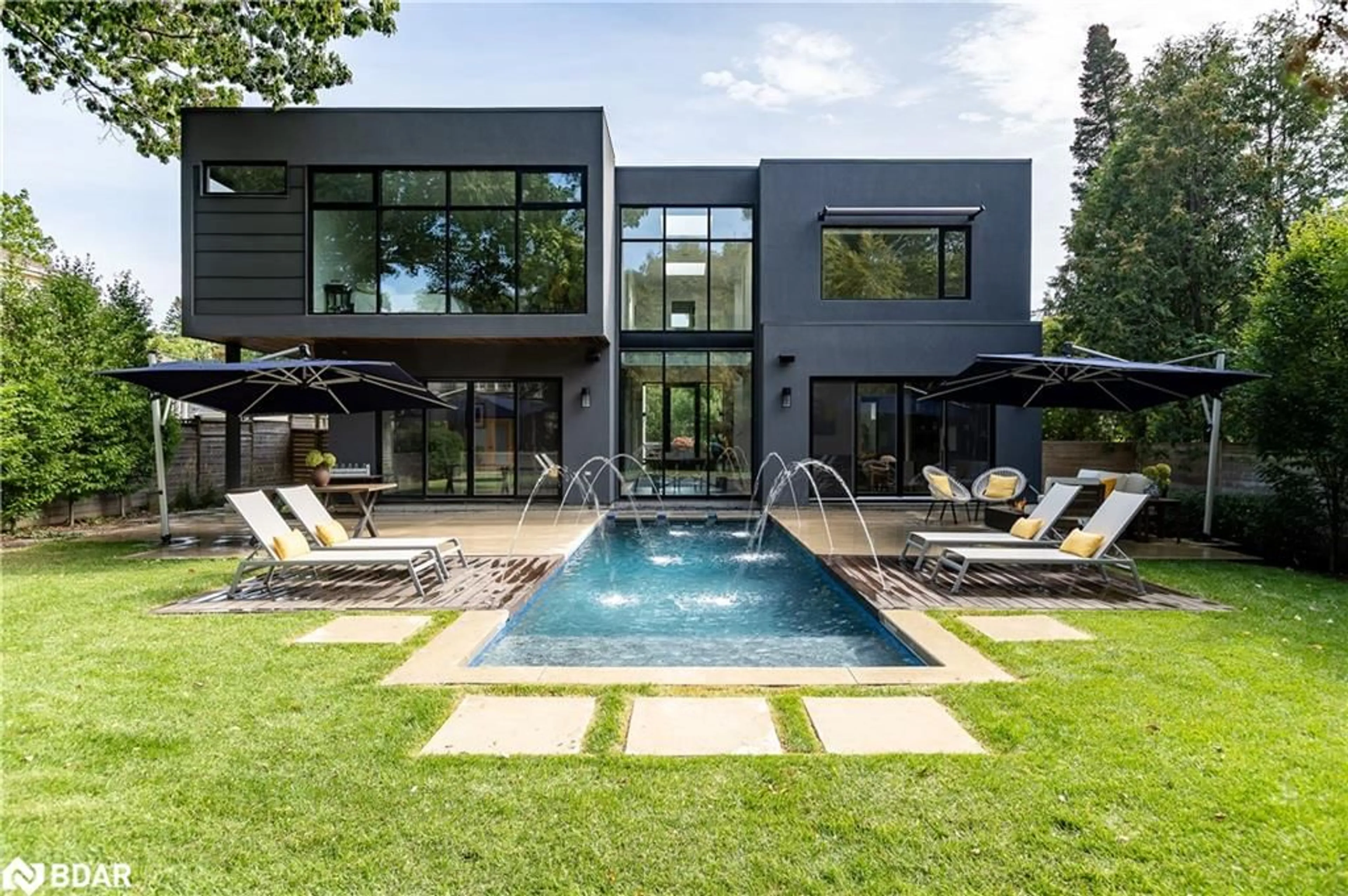 Pool for 539 Jeanette Dr, Oakville Ontario L6K 1M9