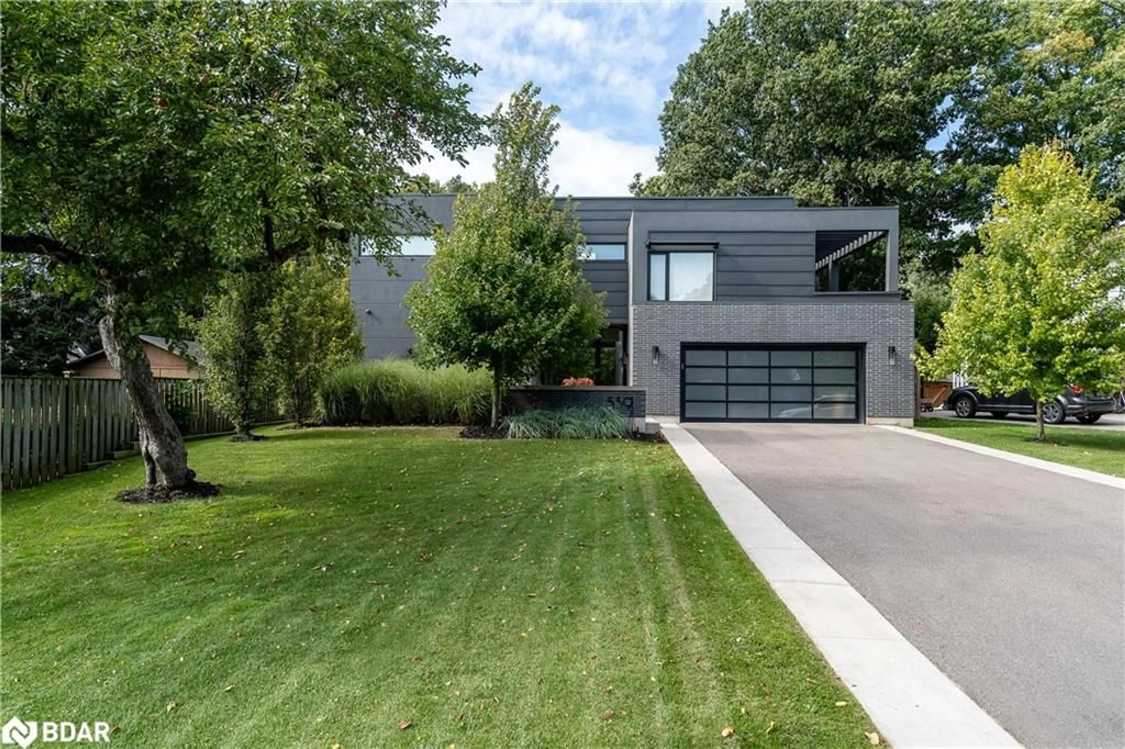 Home with brick exterior material, street for 539 Jeanette Dr, Oakville Ontario L6K 1M9