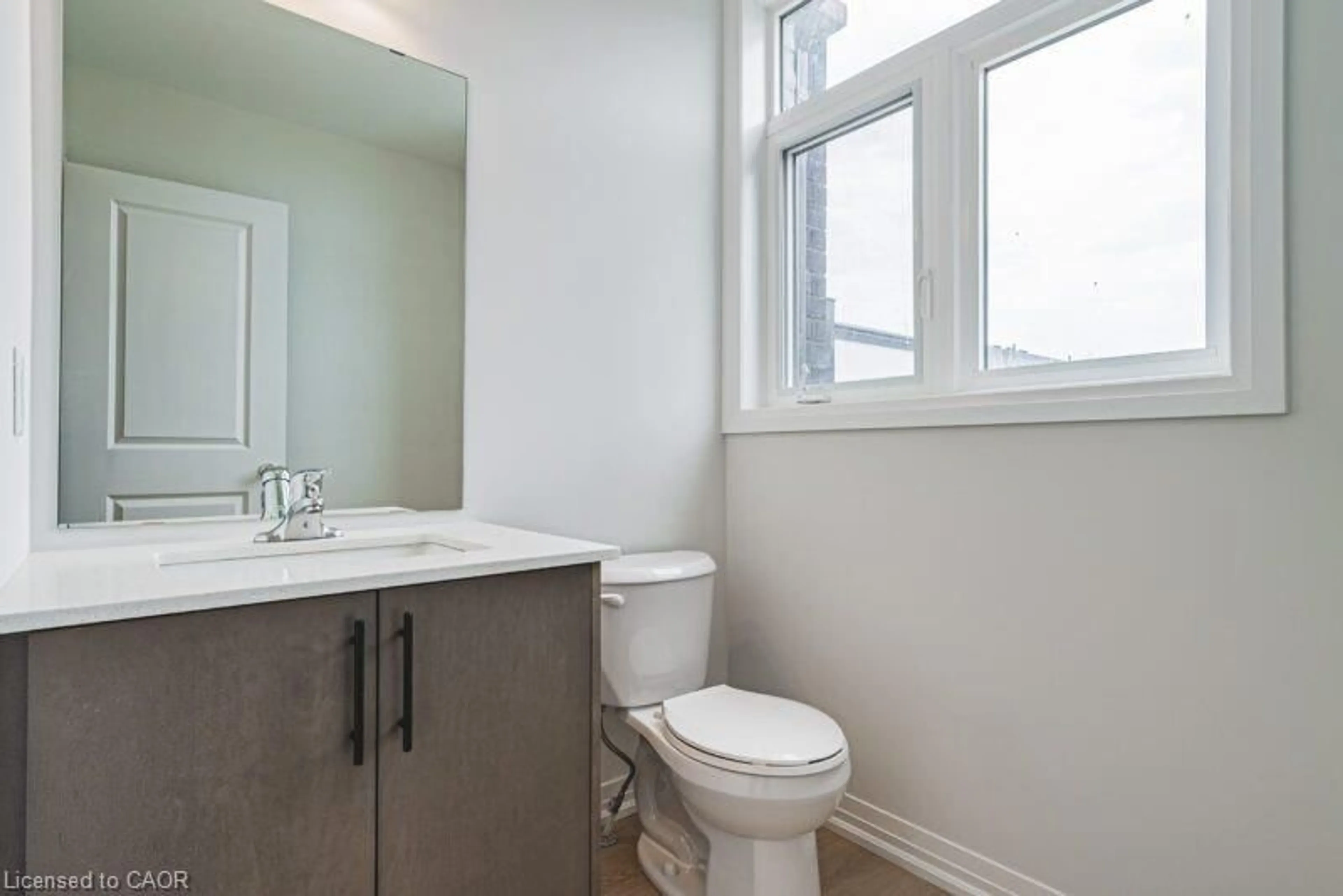 Standard bathroom, unknown for 155 Equestrian Way #22, Cambridge Ontario N3E 0E8
