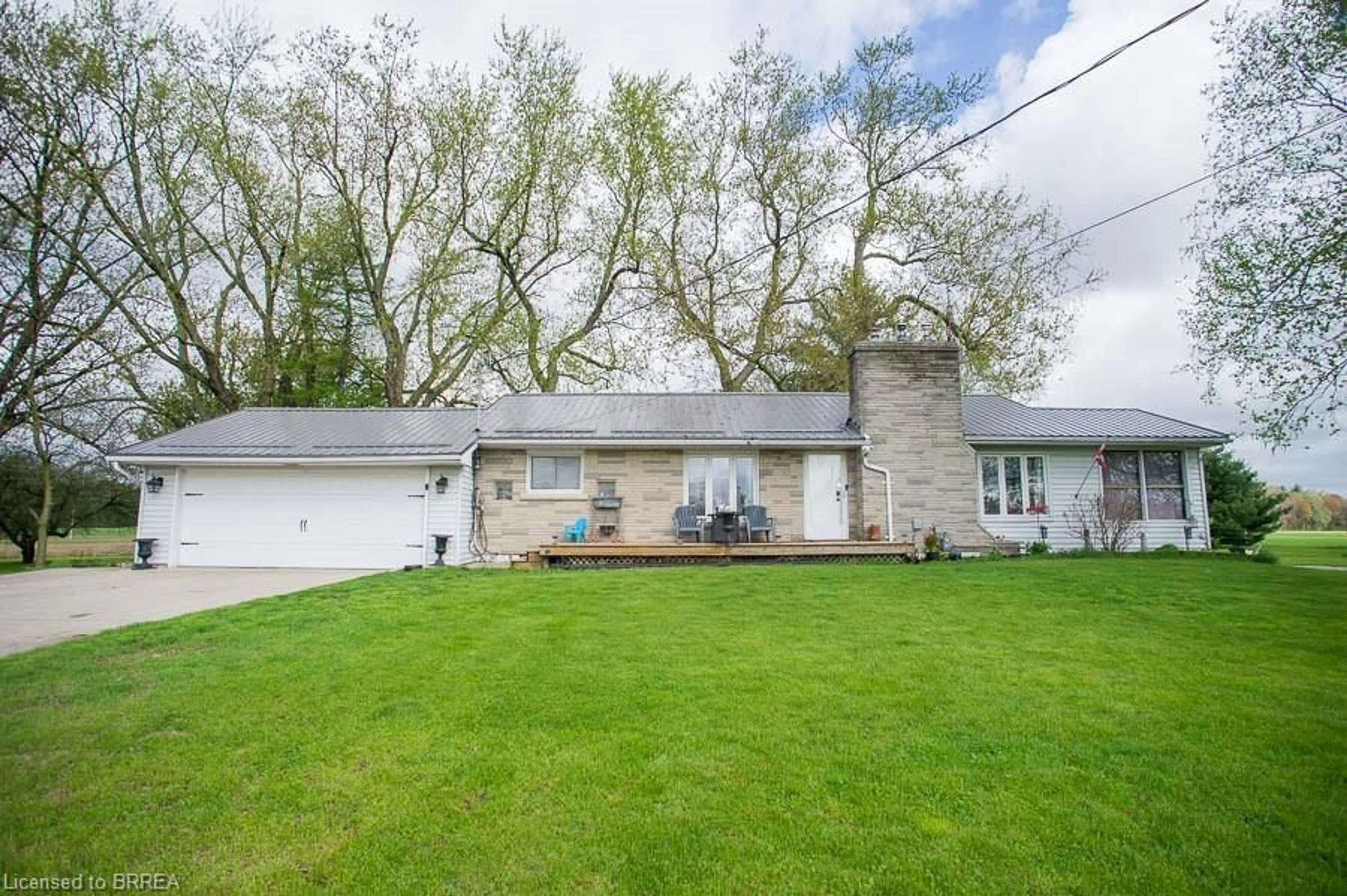 A pic from outside/outdoor area/front of a property/back of a property/a pic from drone, street for 1039 St. John's Rd, Walsh Ontario N3Y 4K1