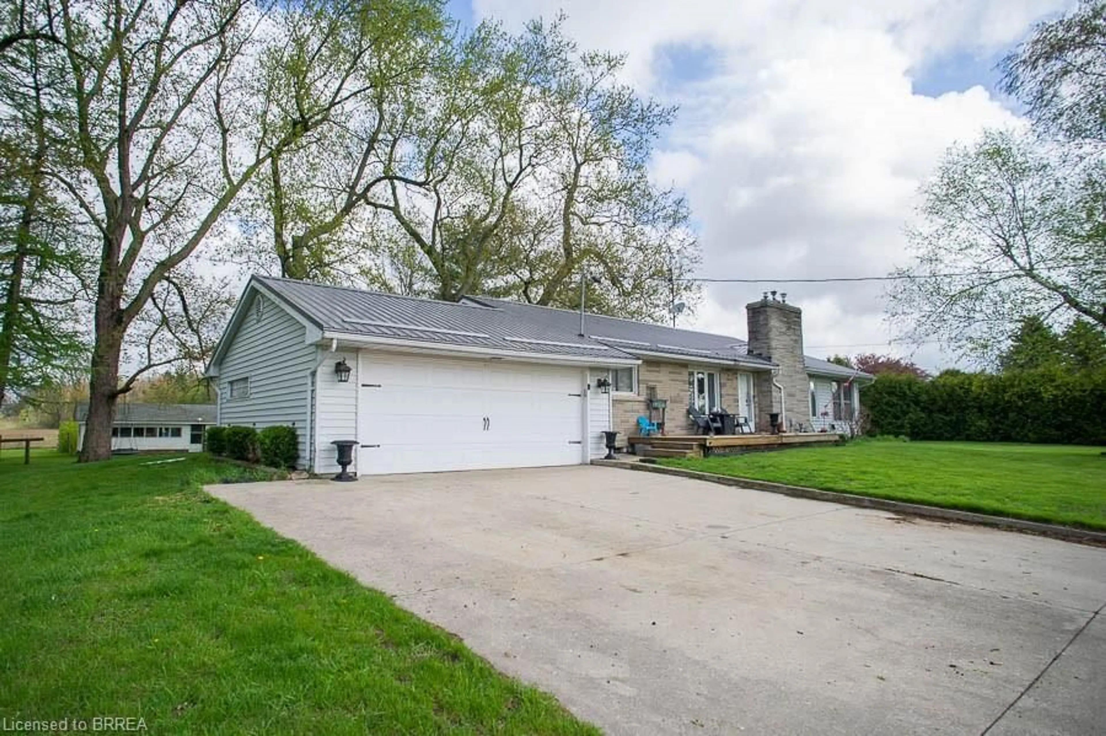 A pic from outside/outdoor area/front of a property/back of a property/a pic from drone, street for 1039 St. John's Rd, Walsh Ontario N3Y 4K1