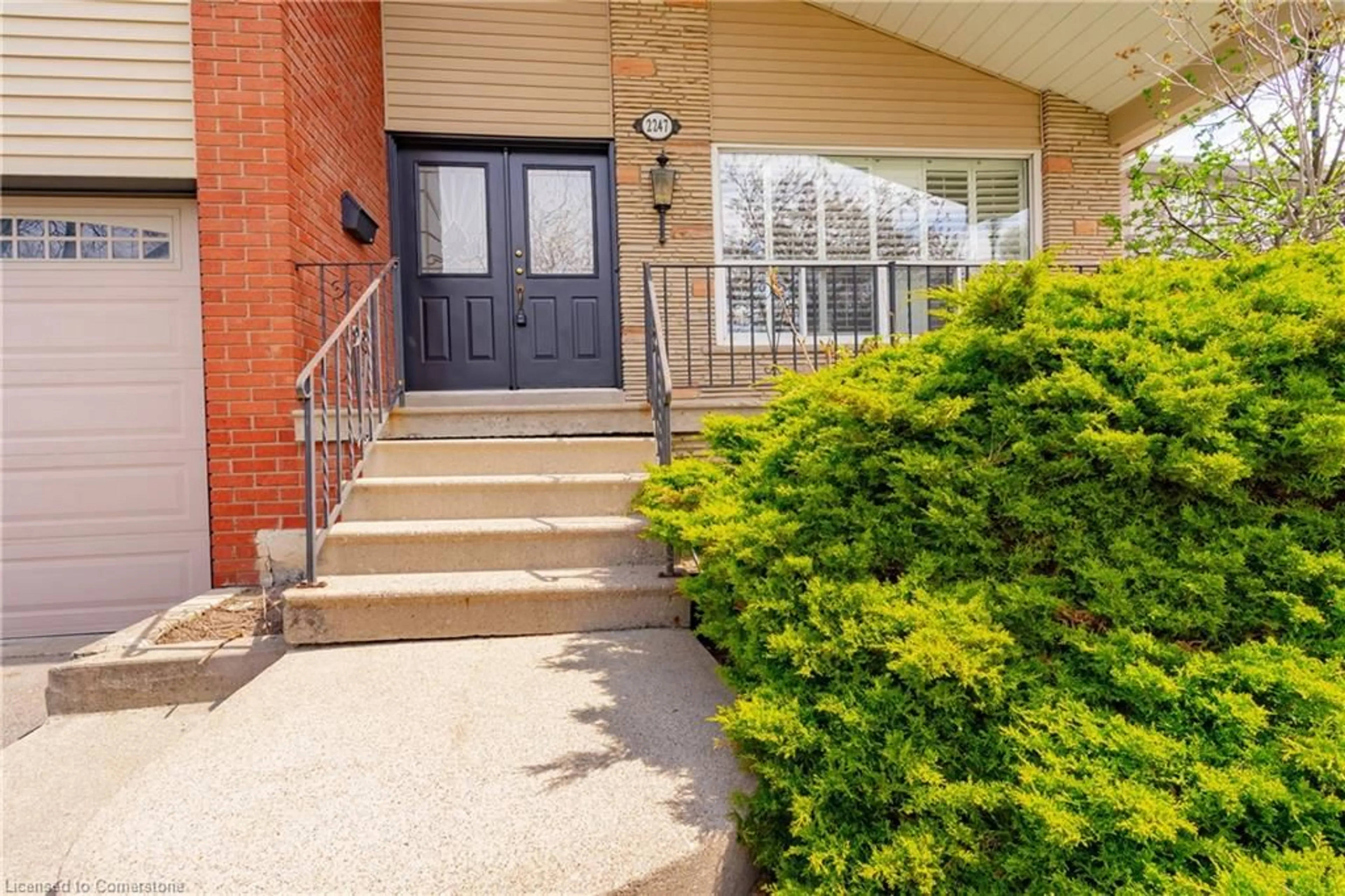 Indoor entryway for 2247 Malden Crt, Mississauga Ontario L5K 1W4