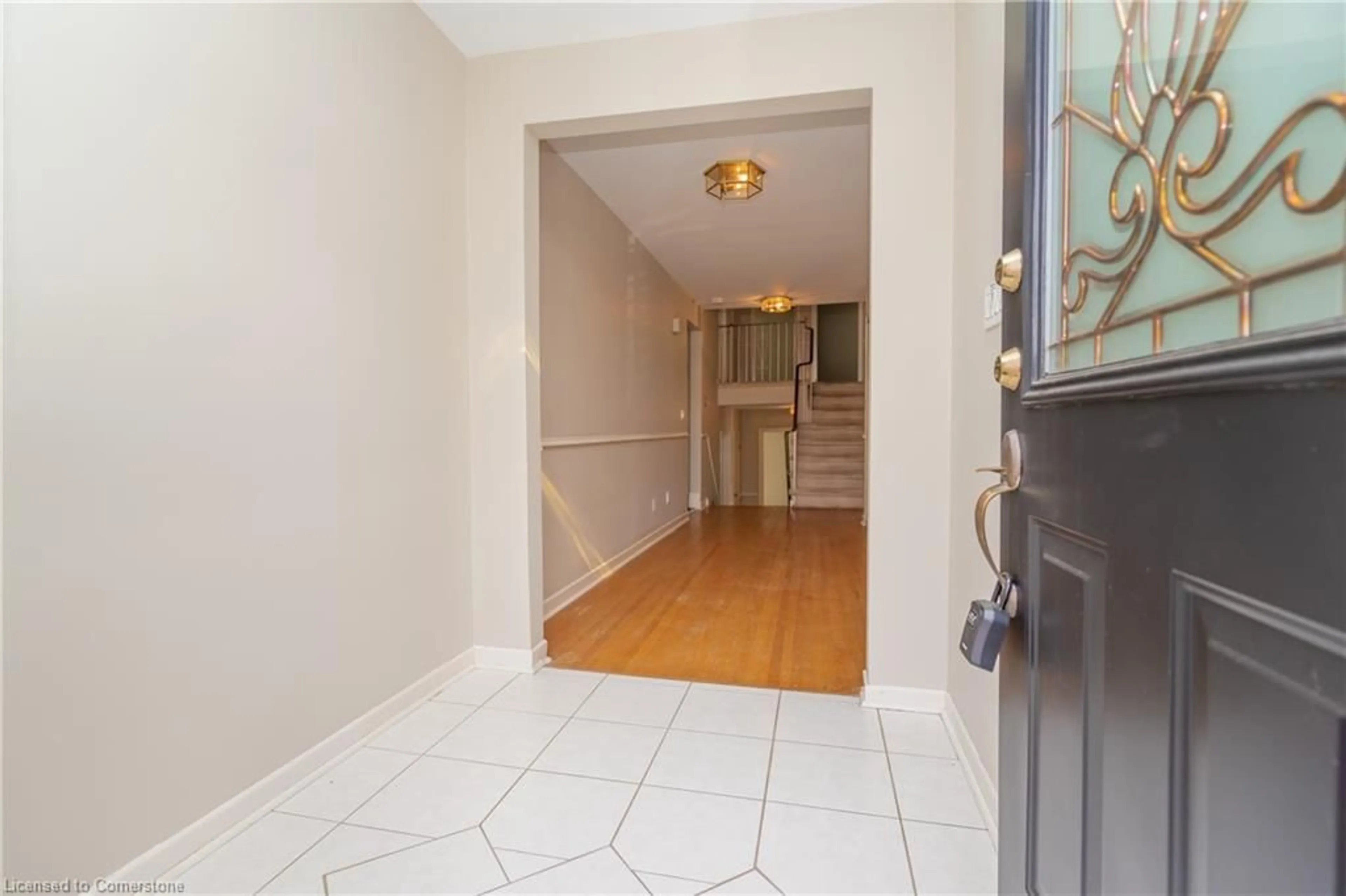 Indoor foyer for 2247 Malden Crt, Mississauga Ontario L5K 1W4