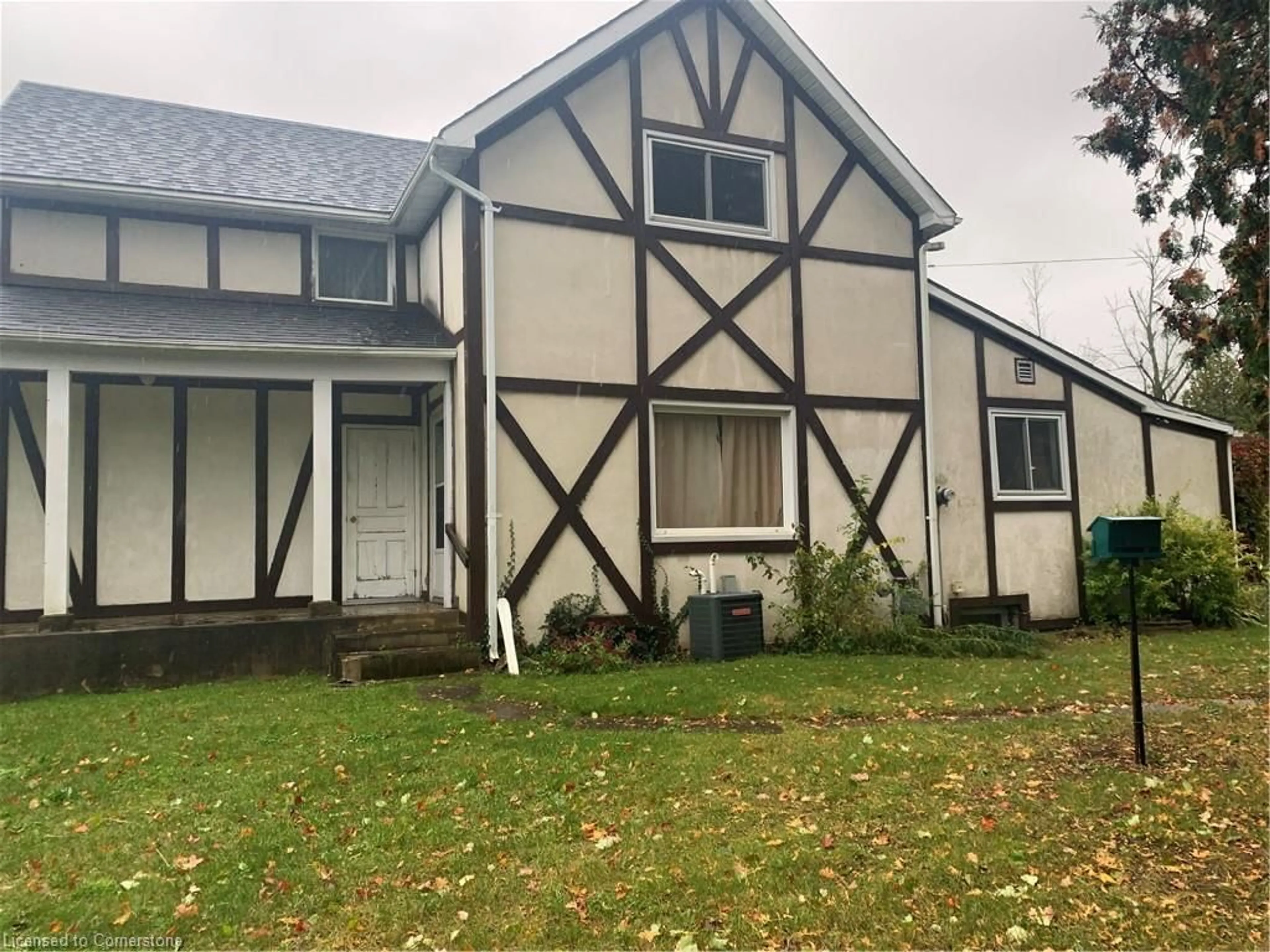 Home with vinyl exterior material, street for 411 High St, Southampton Ontario N0H 2L0