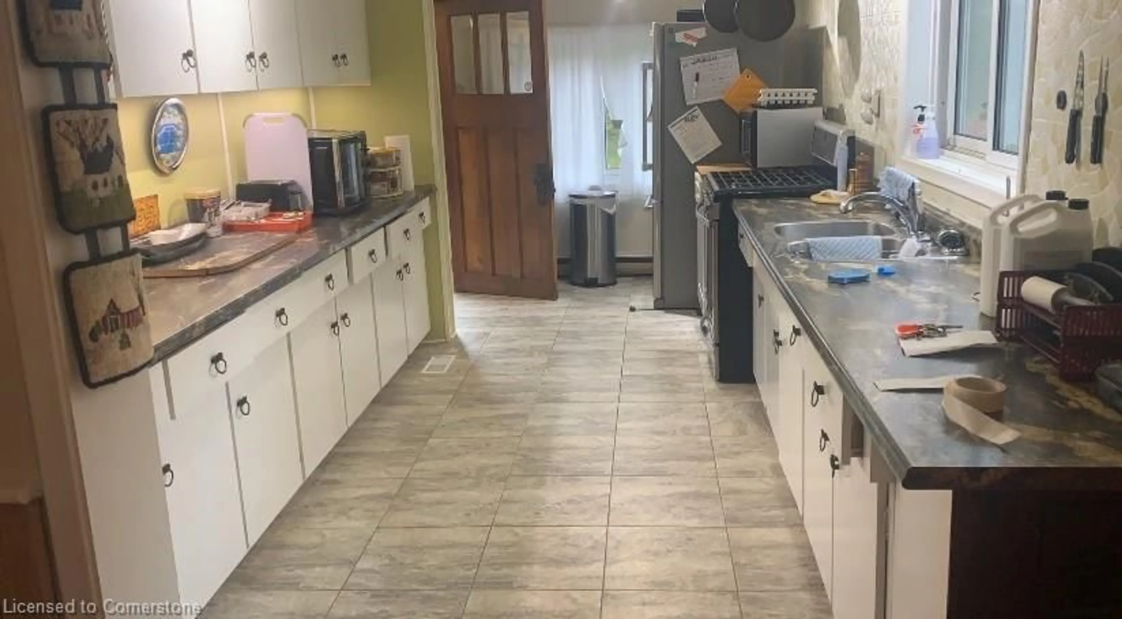 Standard kitchen, ceramic/tile floor for 411 High St, Southampton Ontario N0H 2L0