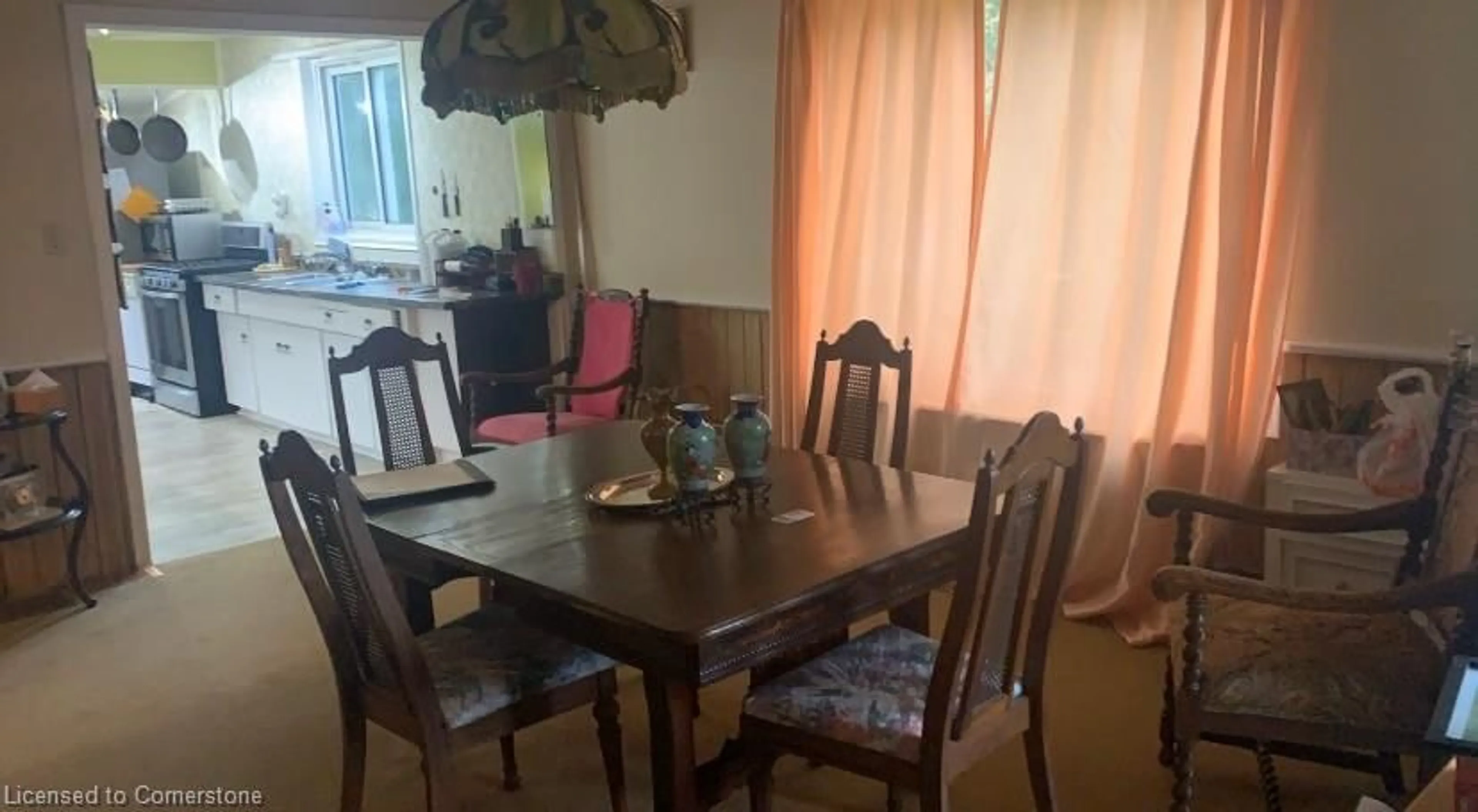 Dining room, wood/laminate floor for 411 High St, Southampton Ontario N0H 2L0
