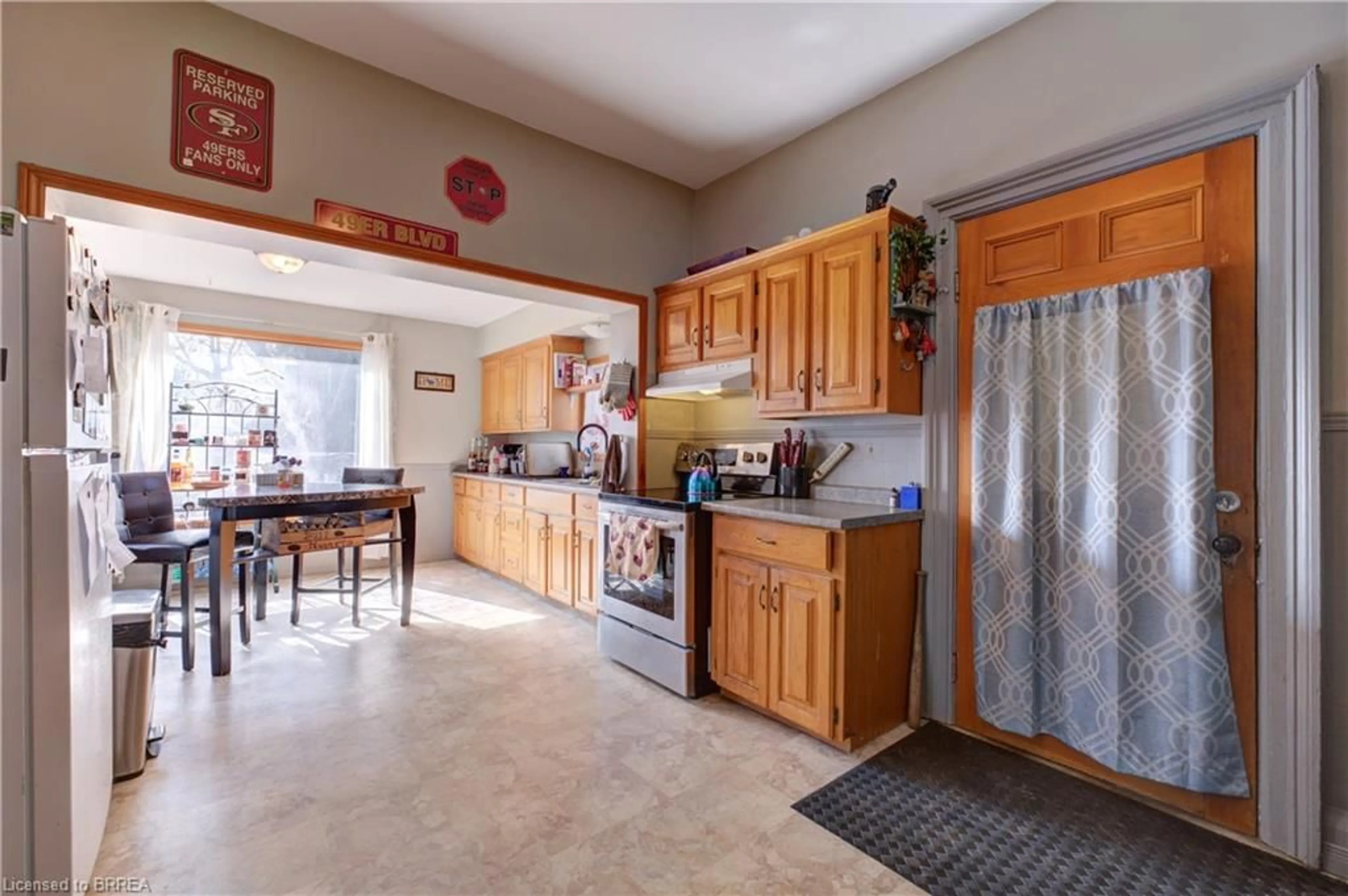 Standard kitchen, ceramic/tile floor for 111 Erie Ave, Brantford Ontario N3S 2G3