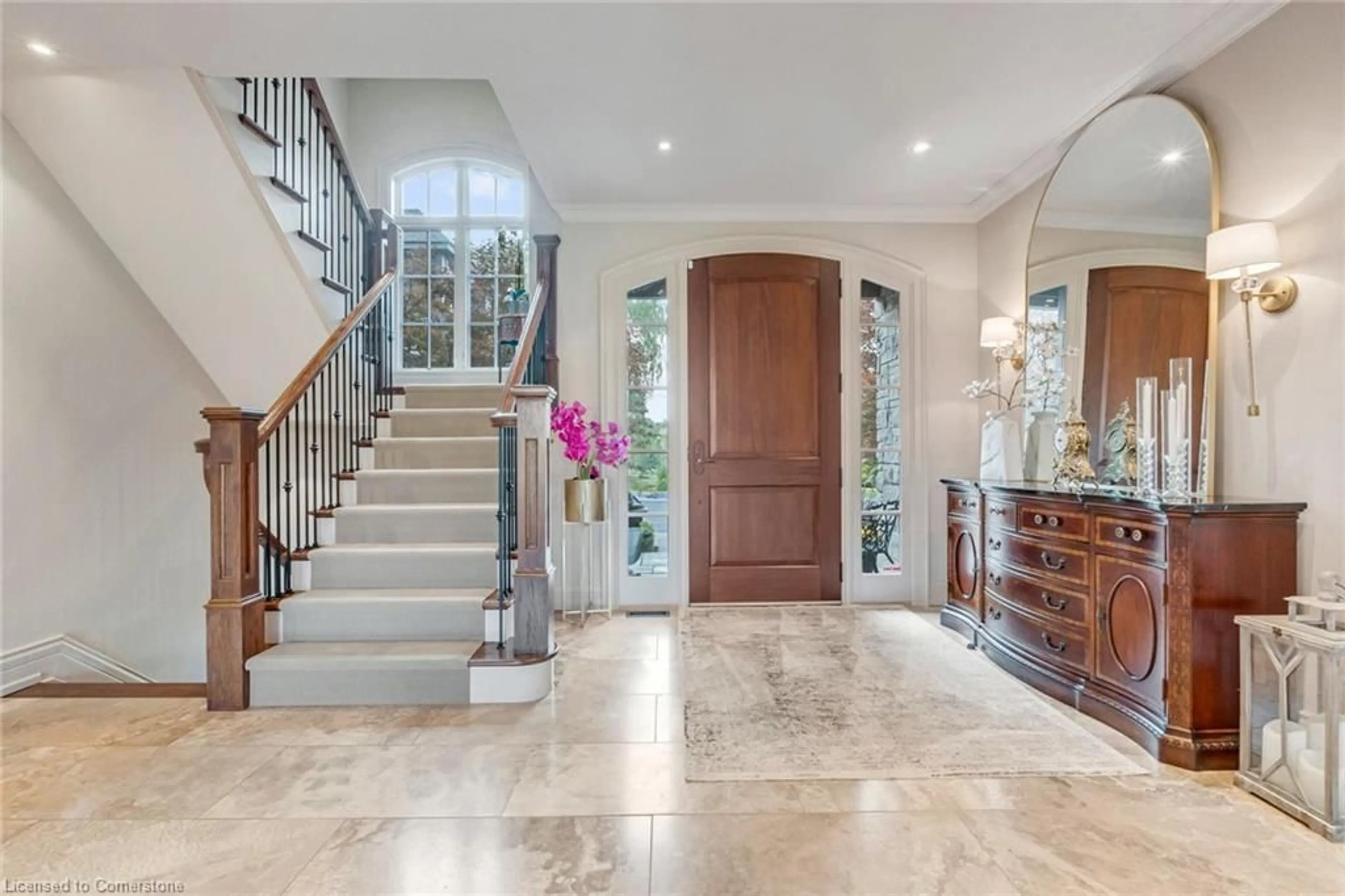 Indoor entryway for 3160 Britannia Rd, Burlington Ontario L7M 0S1