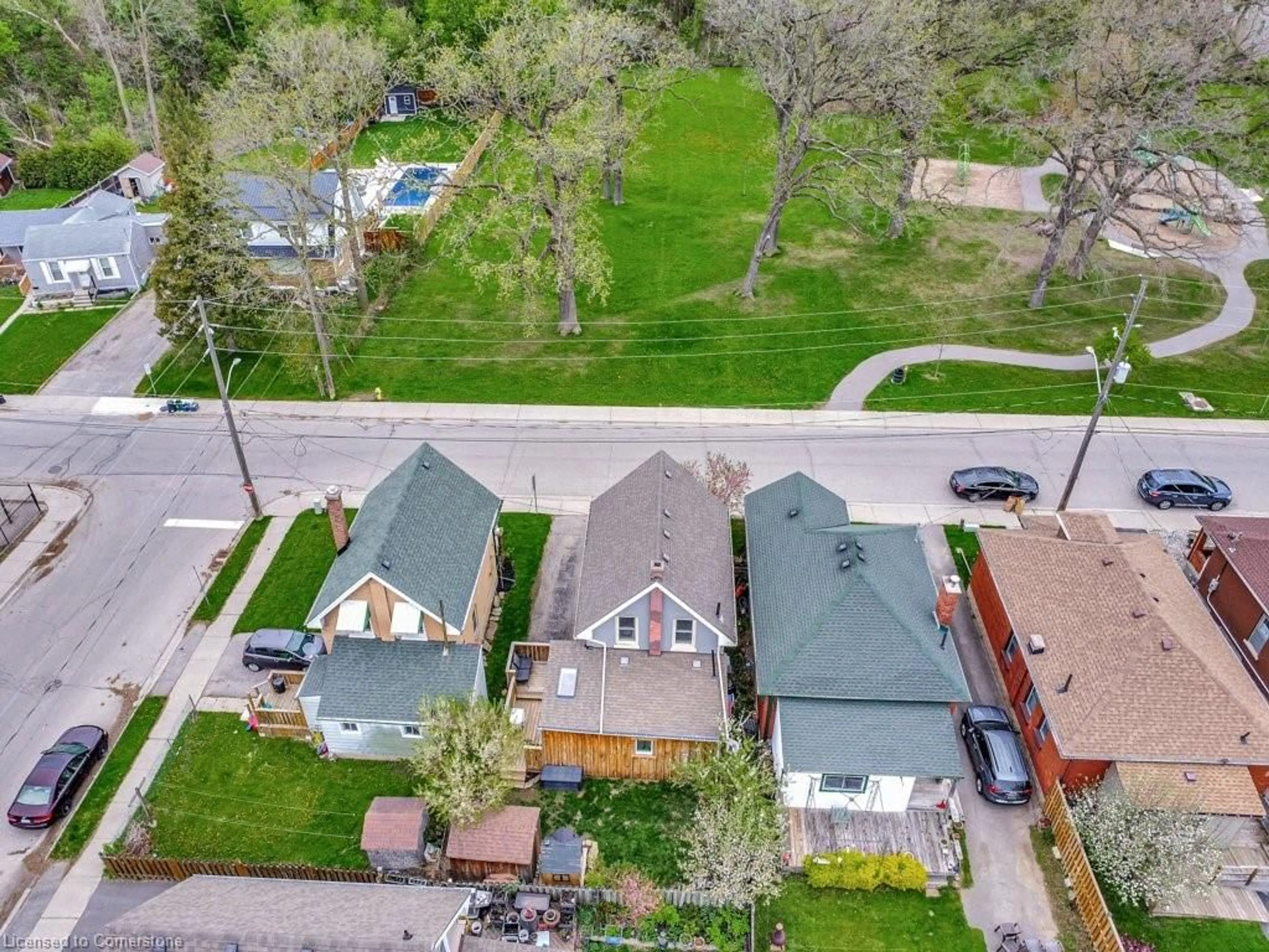 A pic from outside/outdoor area/front of a property/back of a property/a pic from drone, street for 86 Spring St, Brantford Ontario N3T 4M5