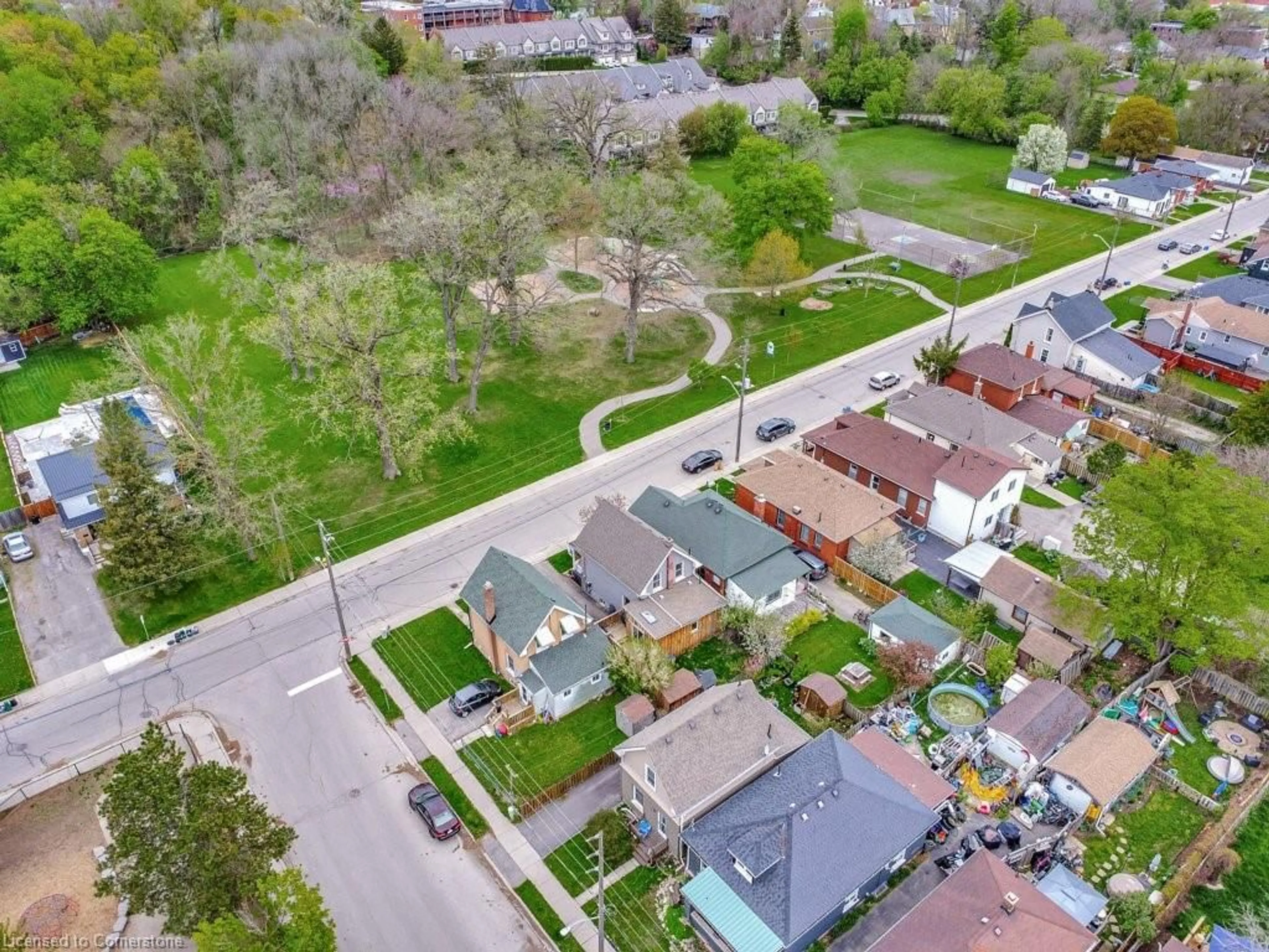 A pic from outside/outdoor area/front of a property/back of a property/a pic from drone, street for 86 Spring St, Brantford Ontario N3T 4M5