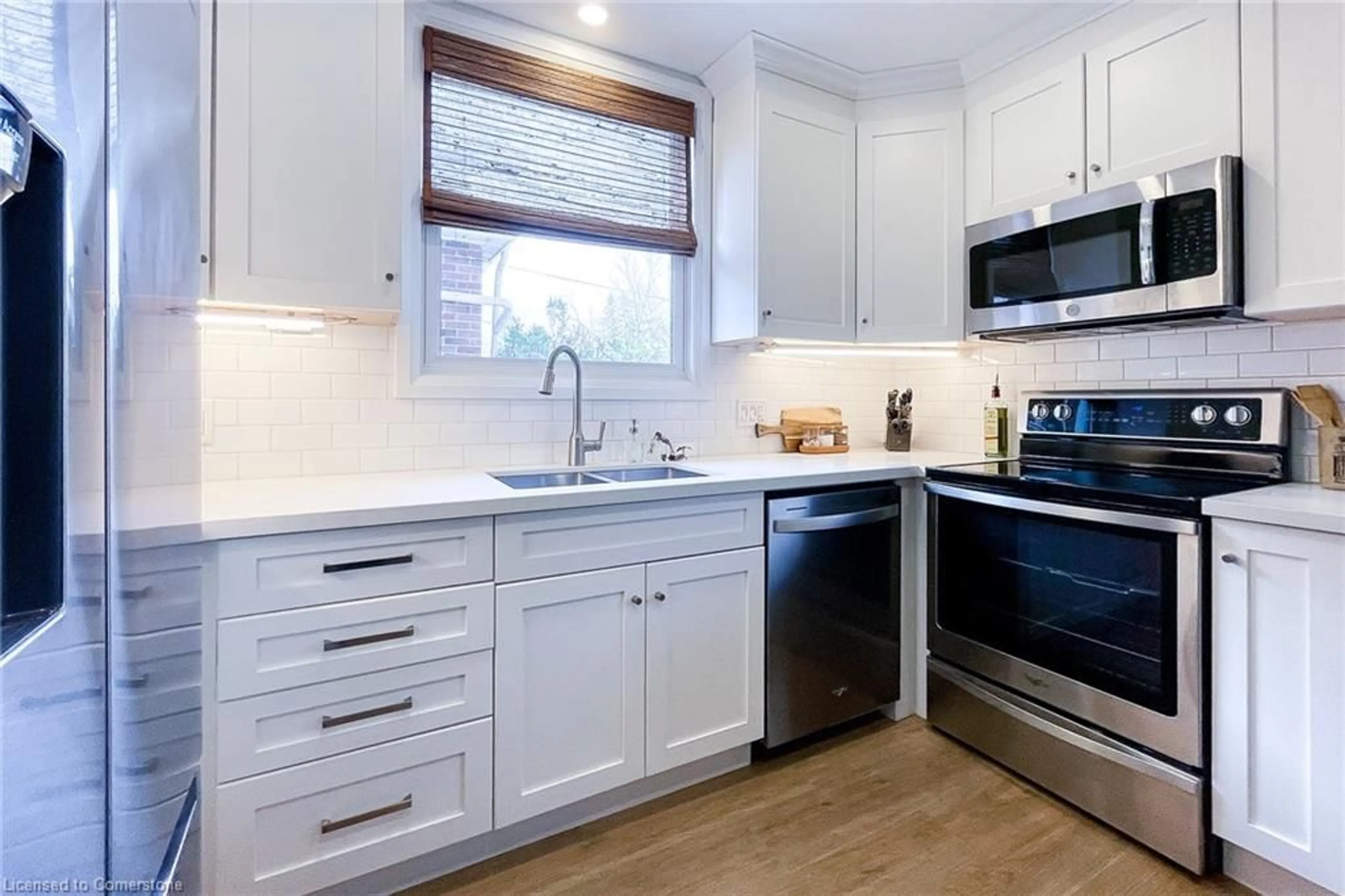Standard kitchen, unknown for 112 Tragina Ave, Hamilton Ontario L8K 2Z6