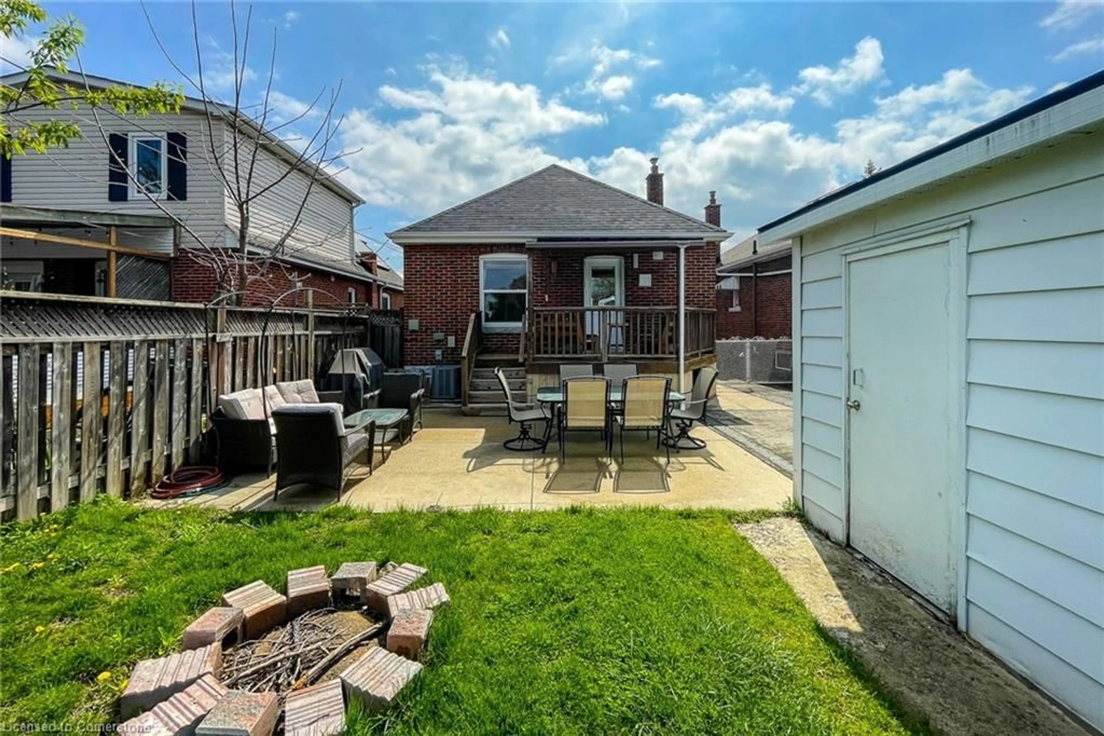 Patio, street for 112 Tragina Ave, Hamilton Ontario L8K 2Z6